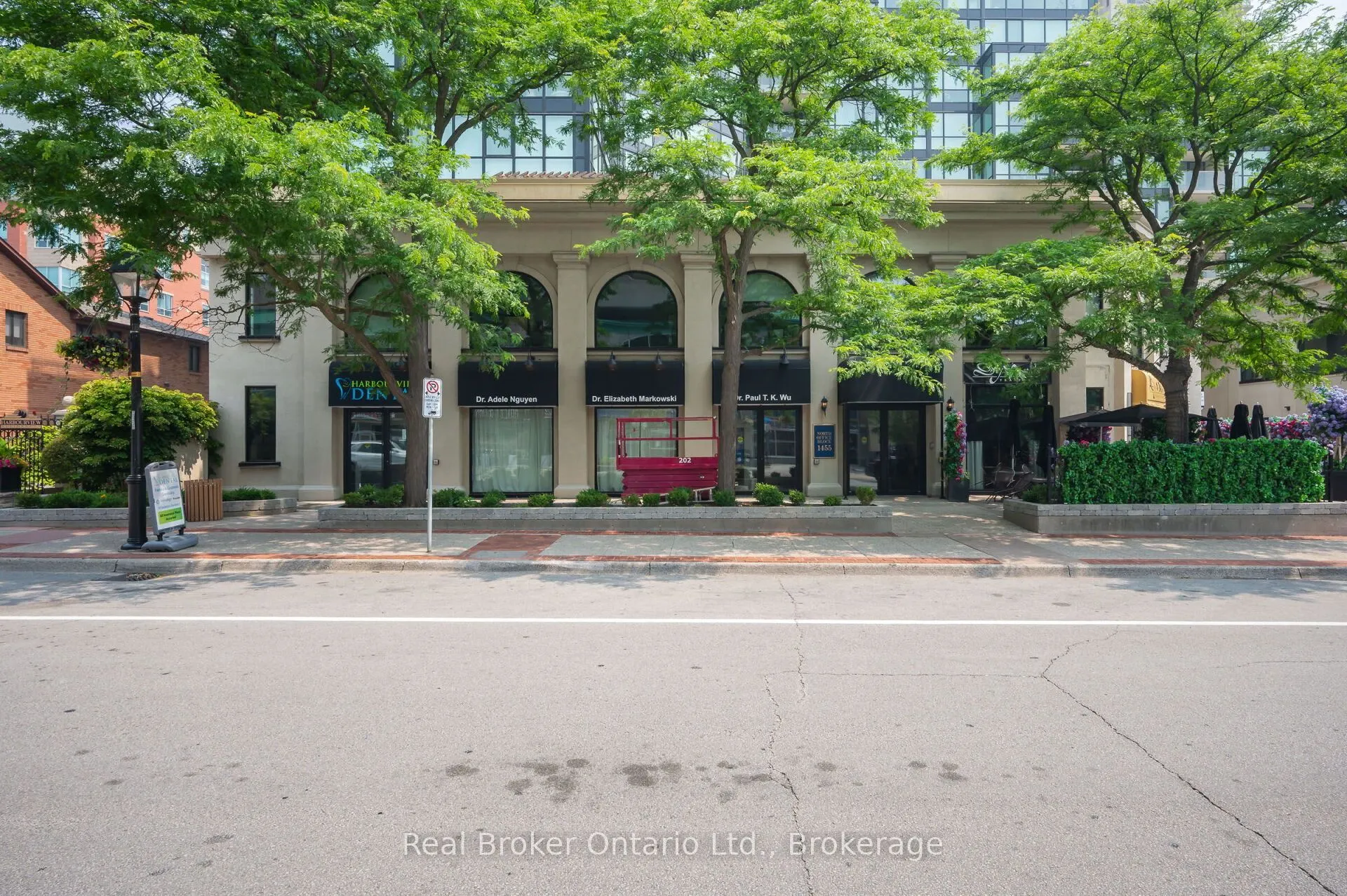 415 Locust Street, #406