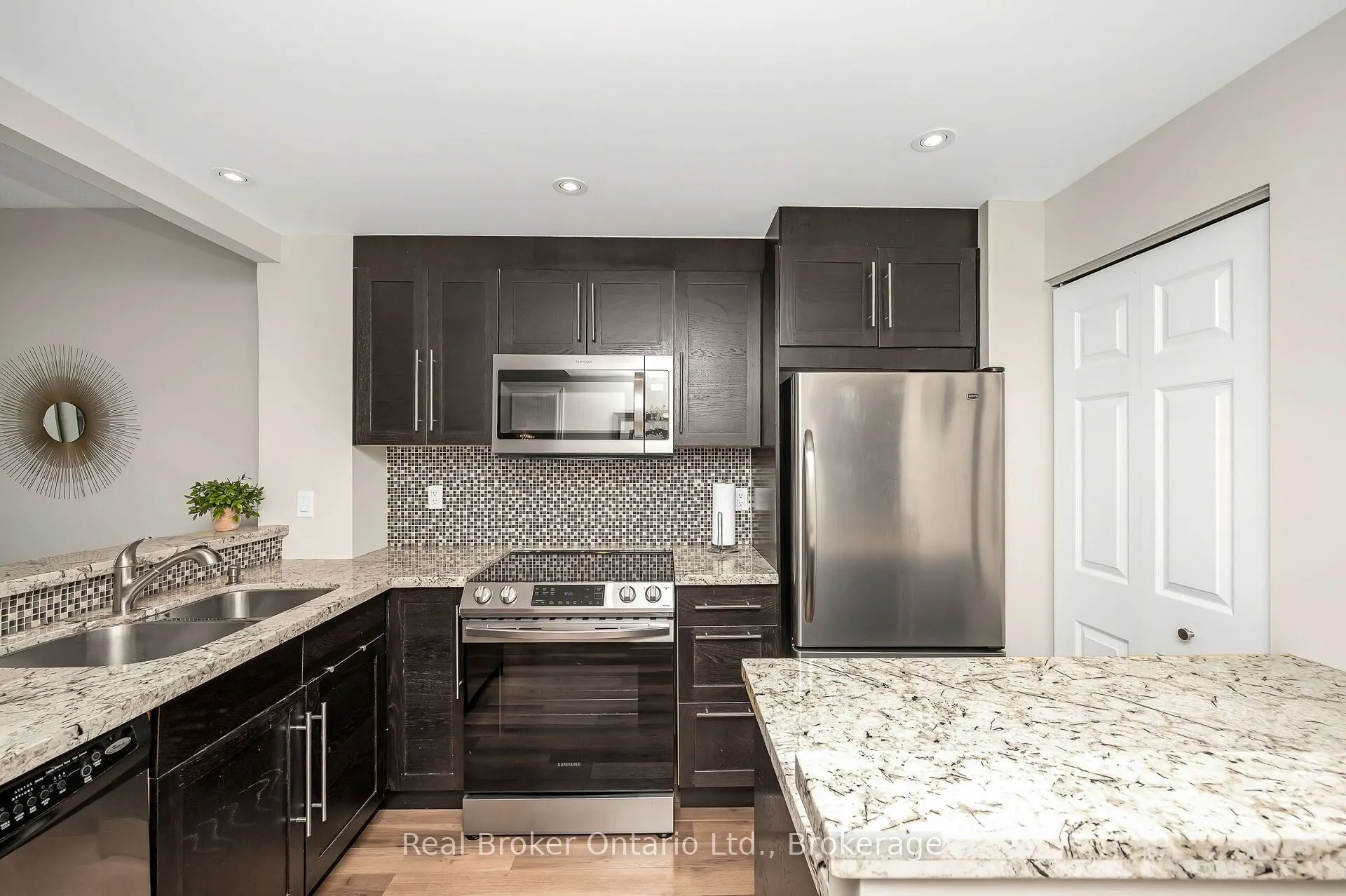 415 Locust Street, #406