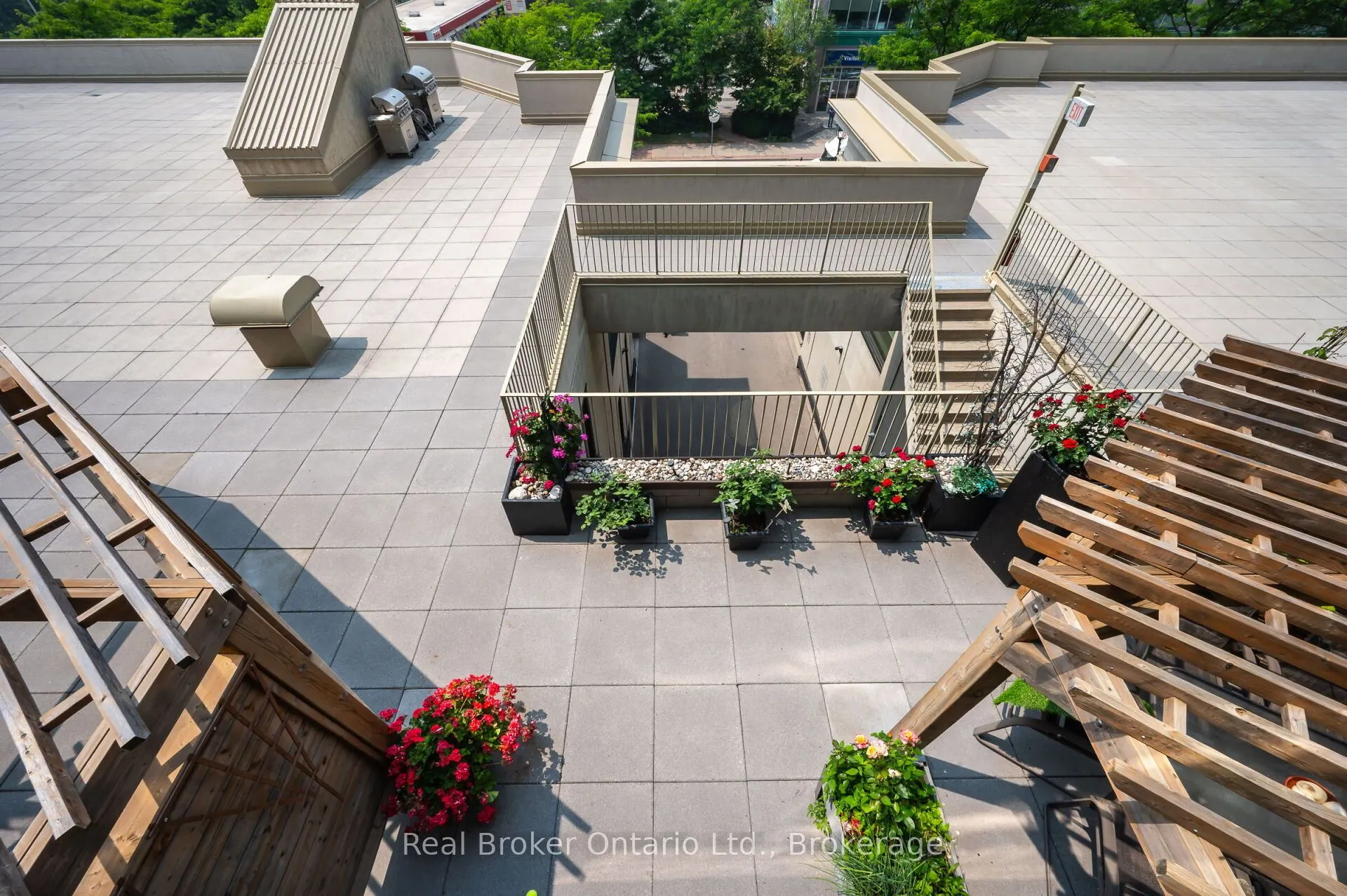 415 Locust Street, #406