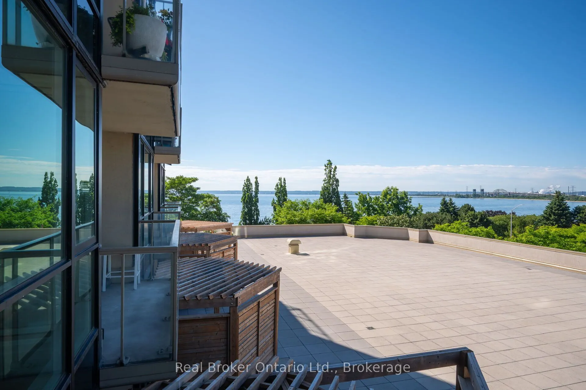 415 Locust Street, #406