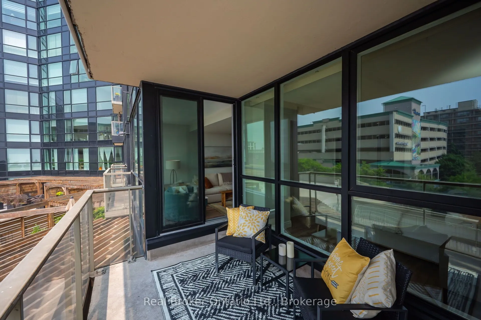 415 Locust Street, #406