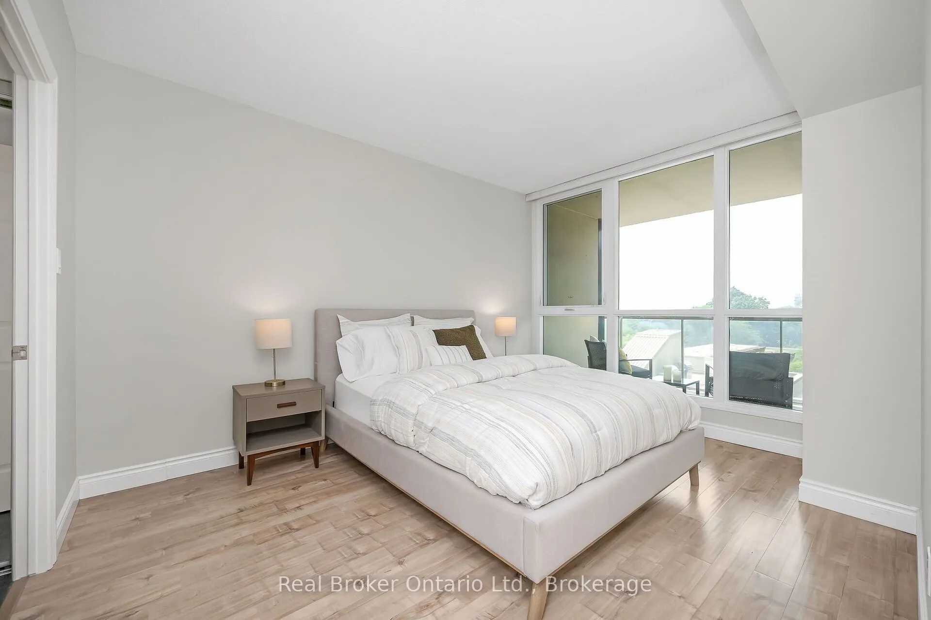 415 Locust Street, #406