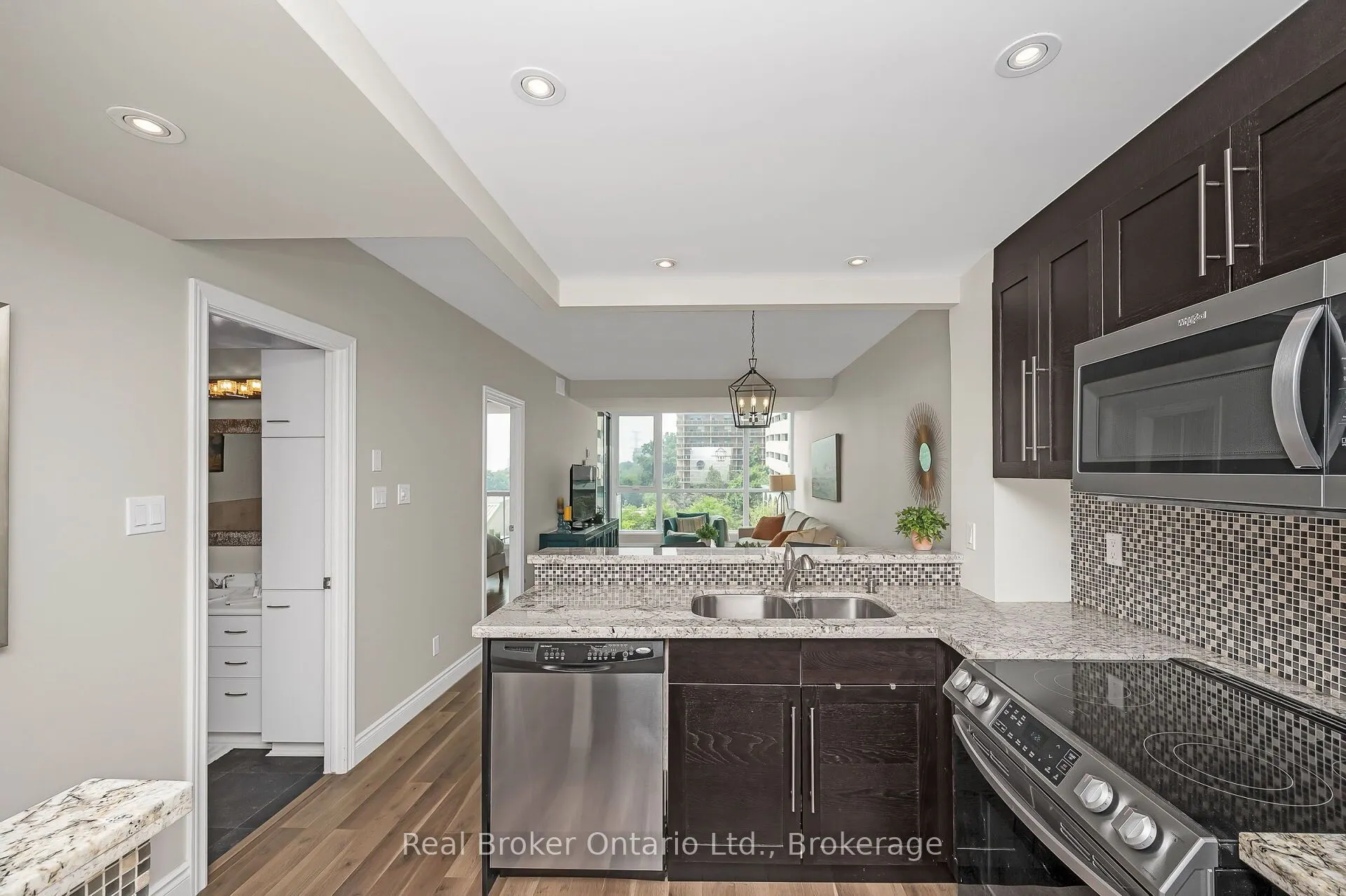 415 Locust Street, #406