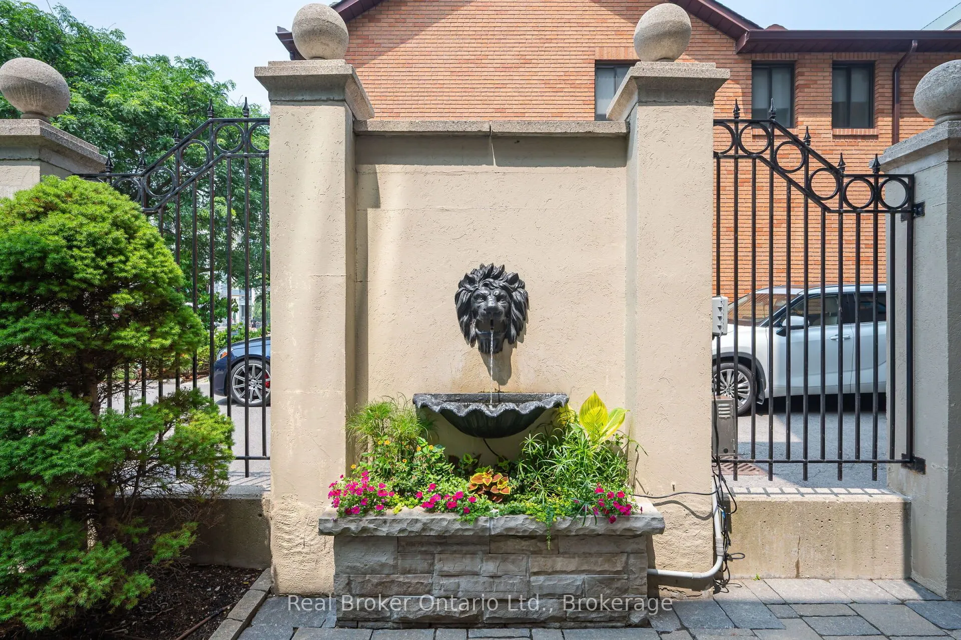 415 Locust Street, #406
