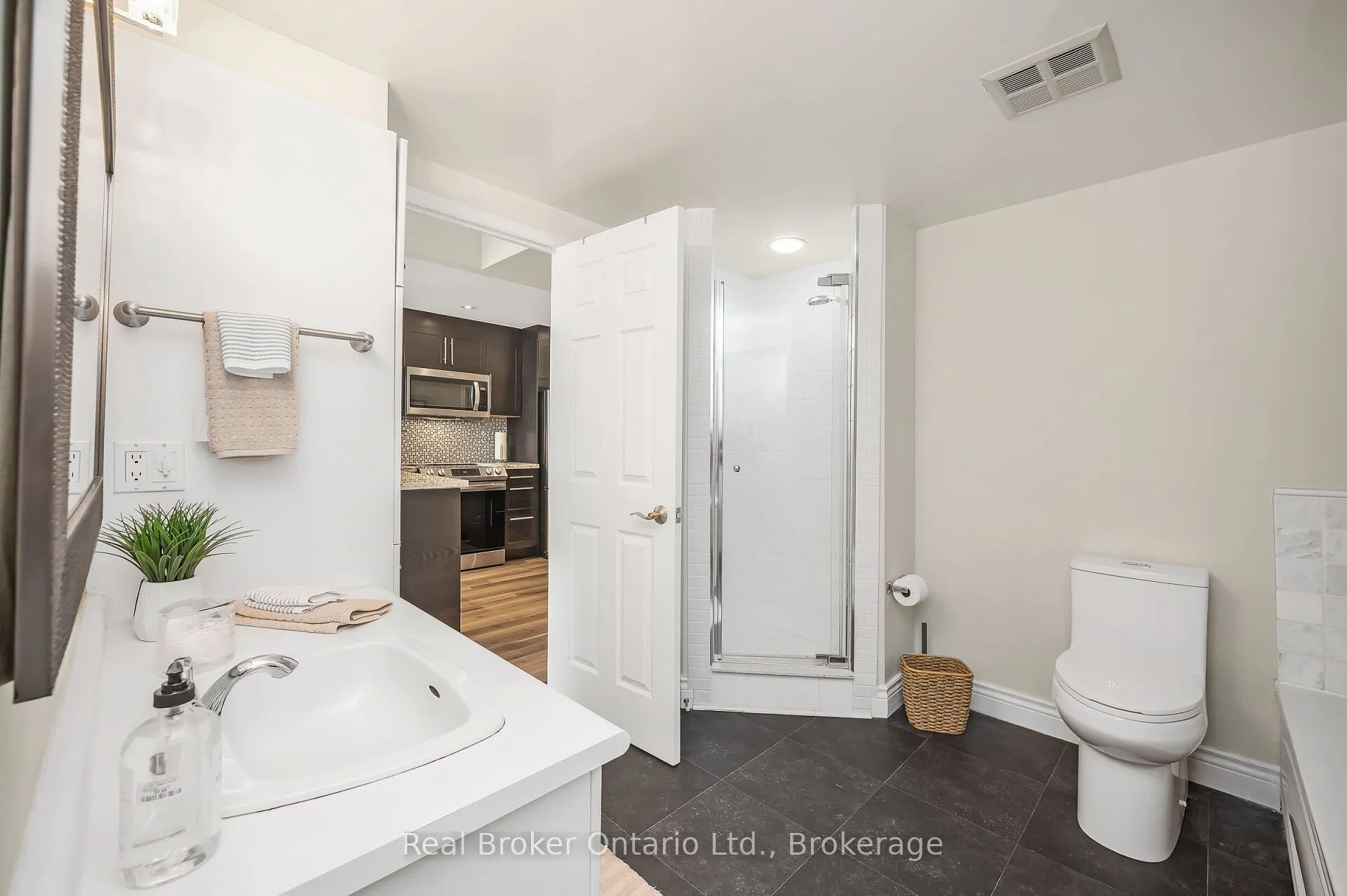 415 Locust Street, #406
