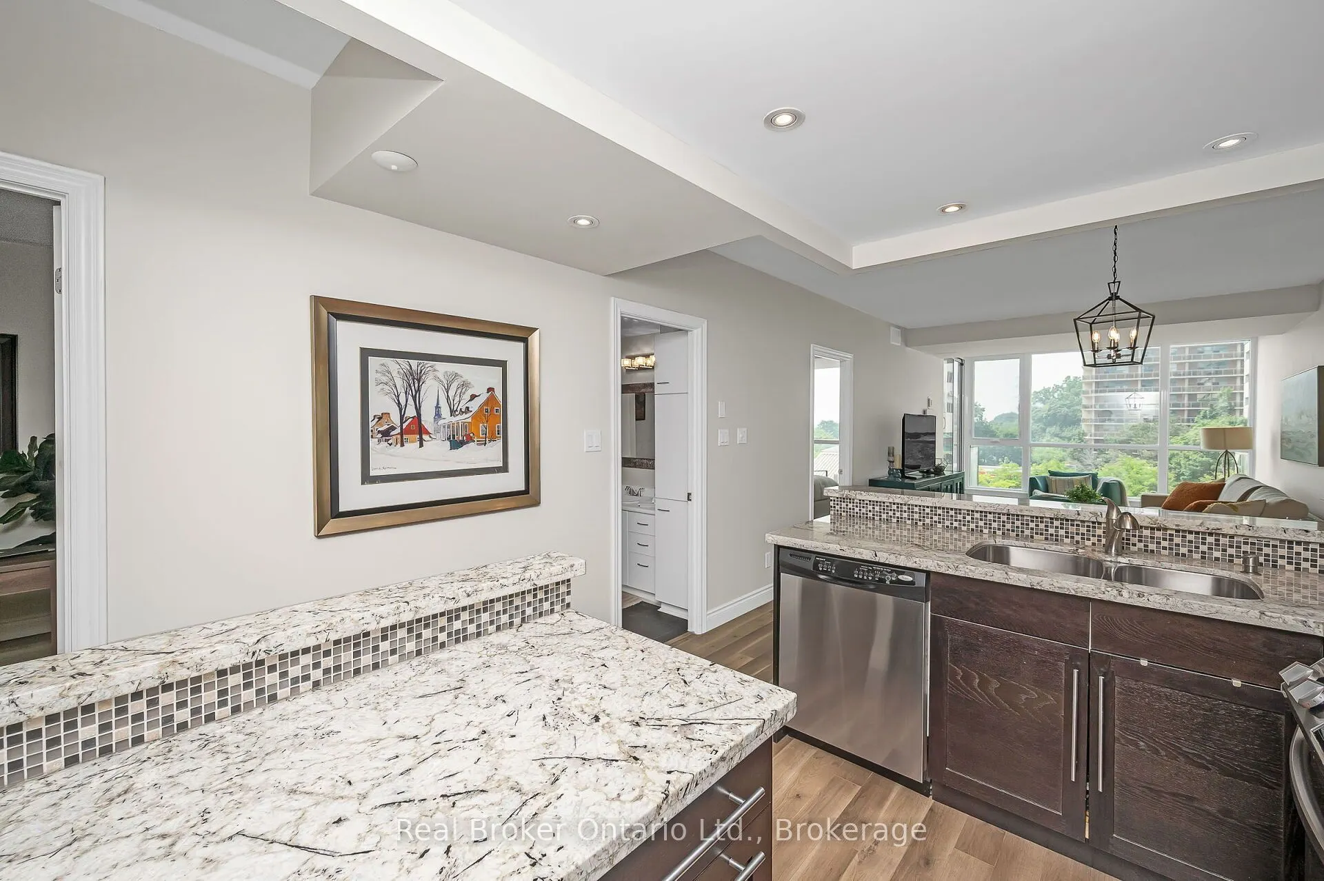 415 Locust Street, #406