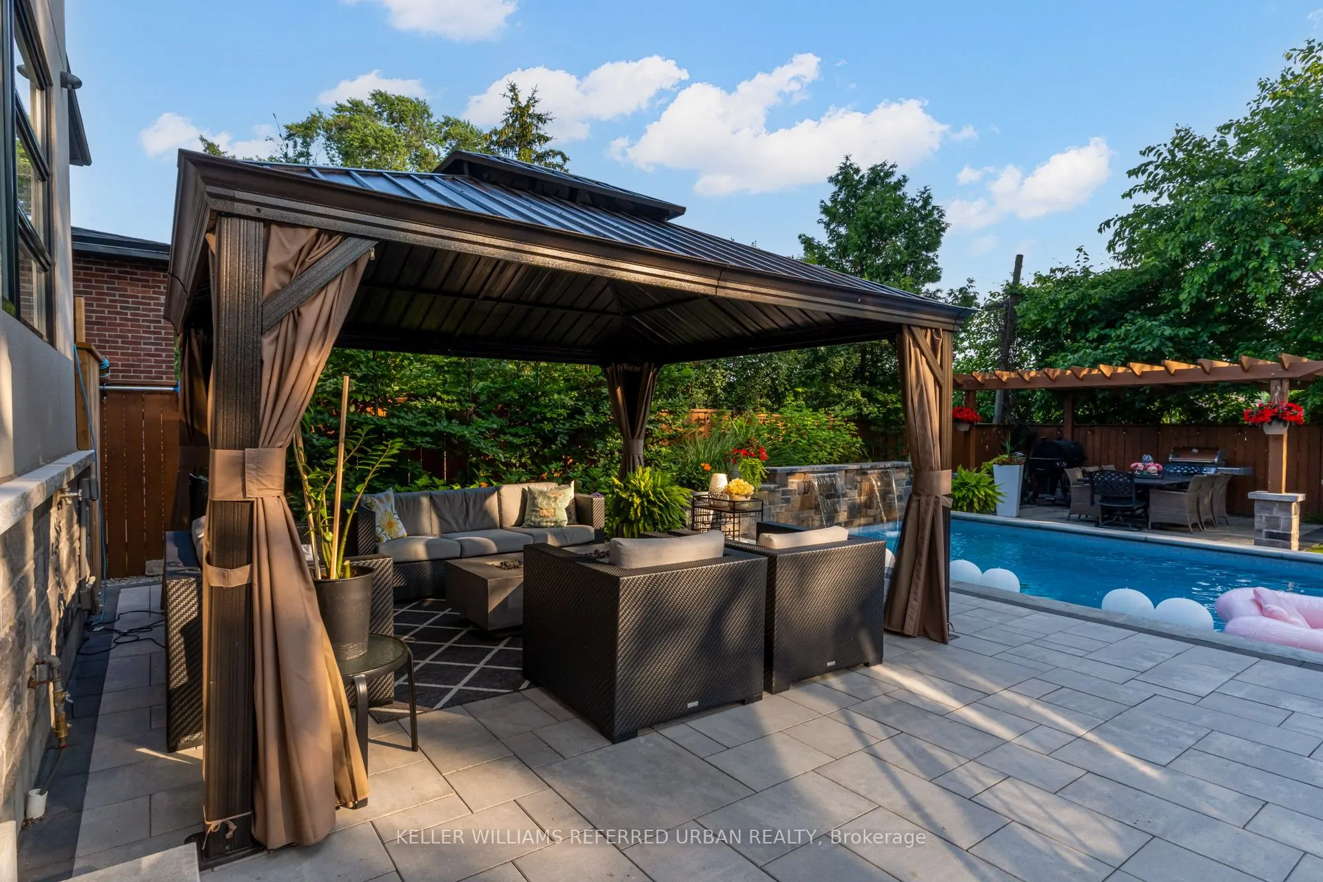 1376 Applewood Road