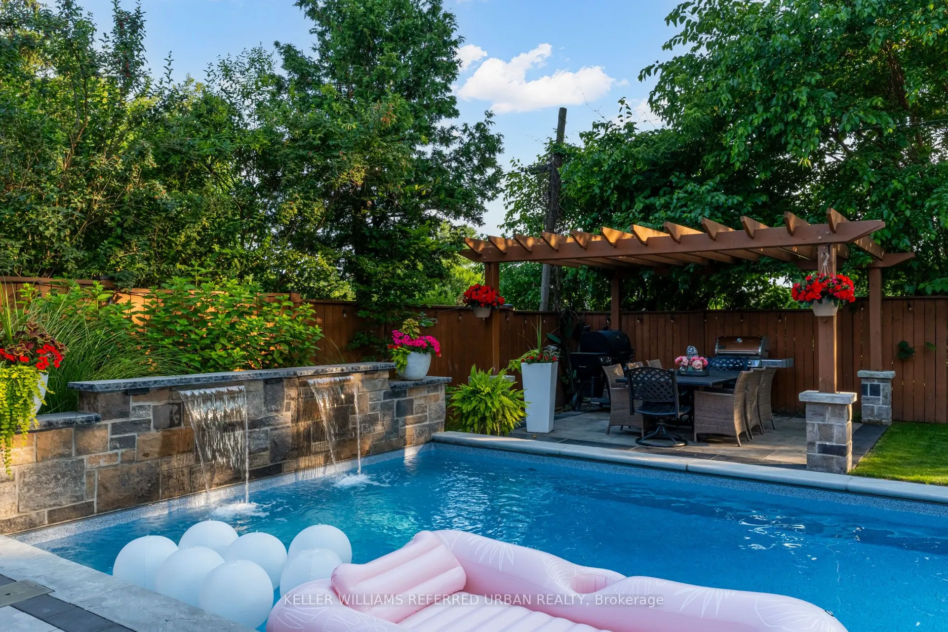 1376 Applewood Road