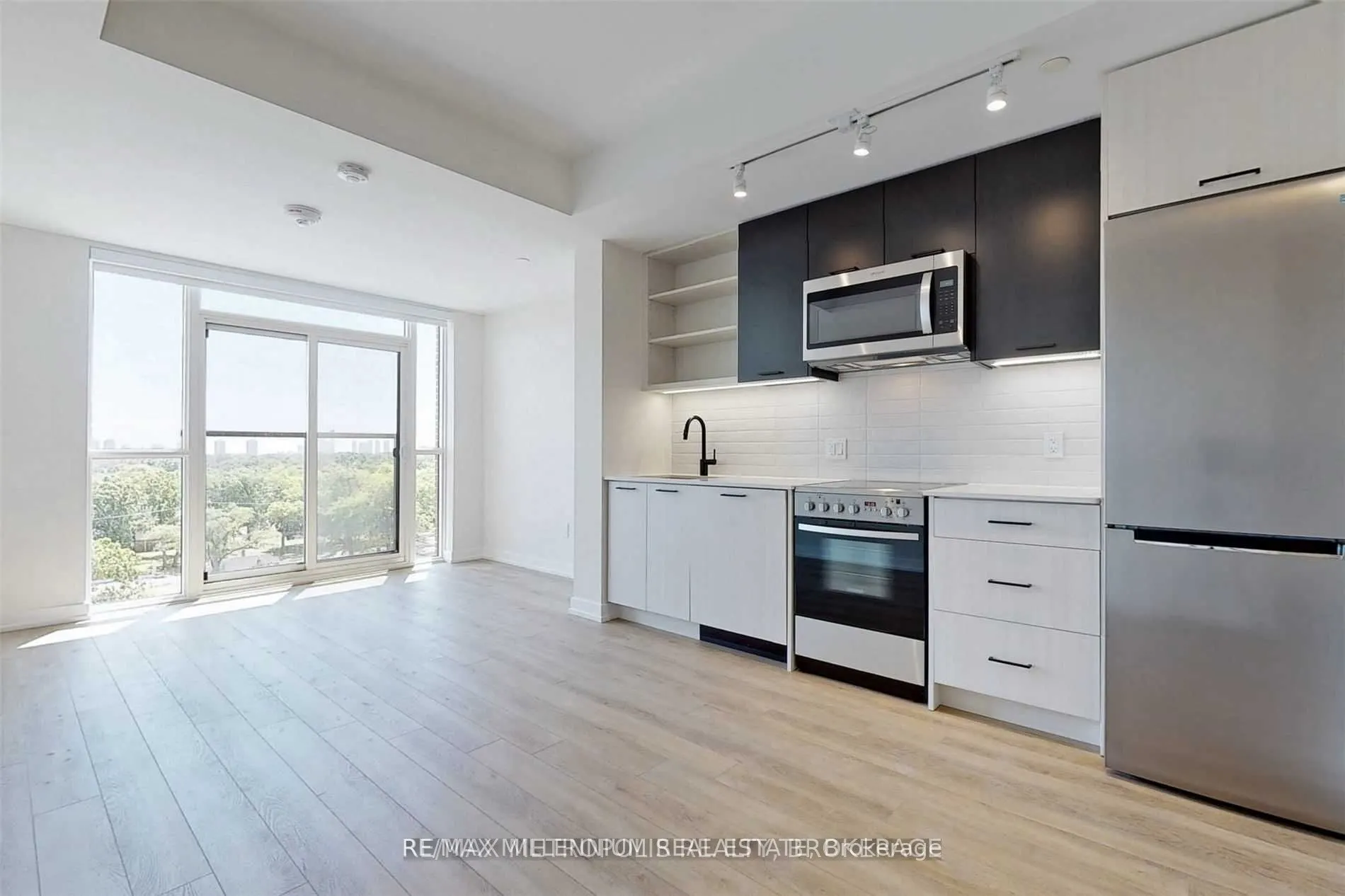 2300 St Clair Avenue W, #807