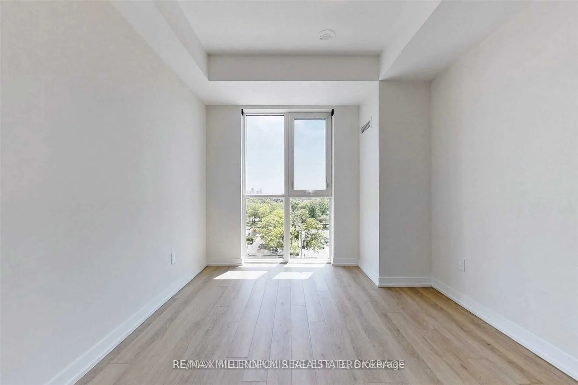 2300 St Clair Avenue W, #807