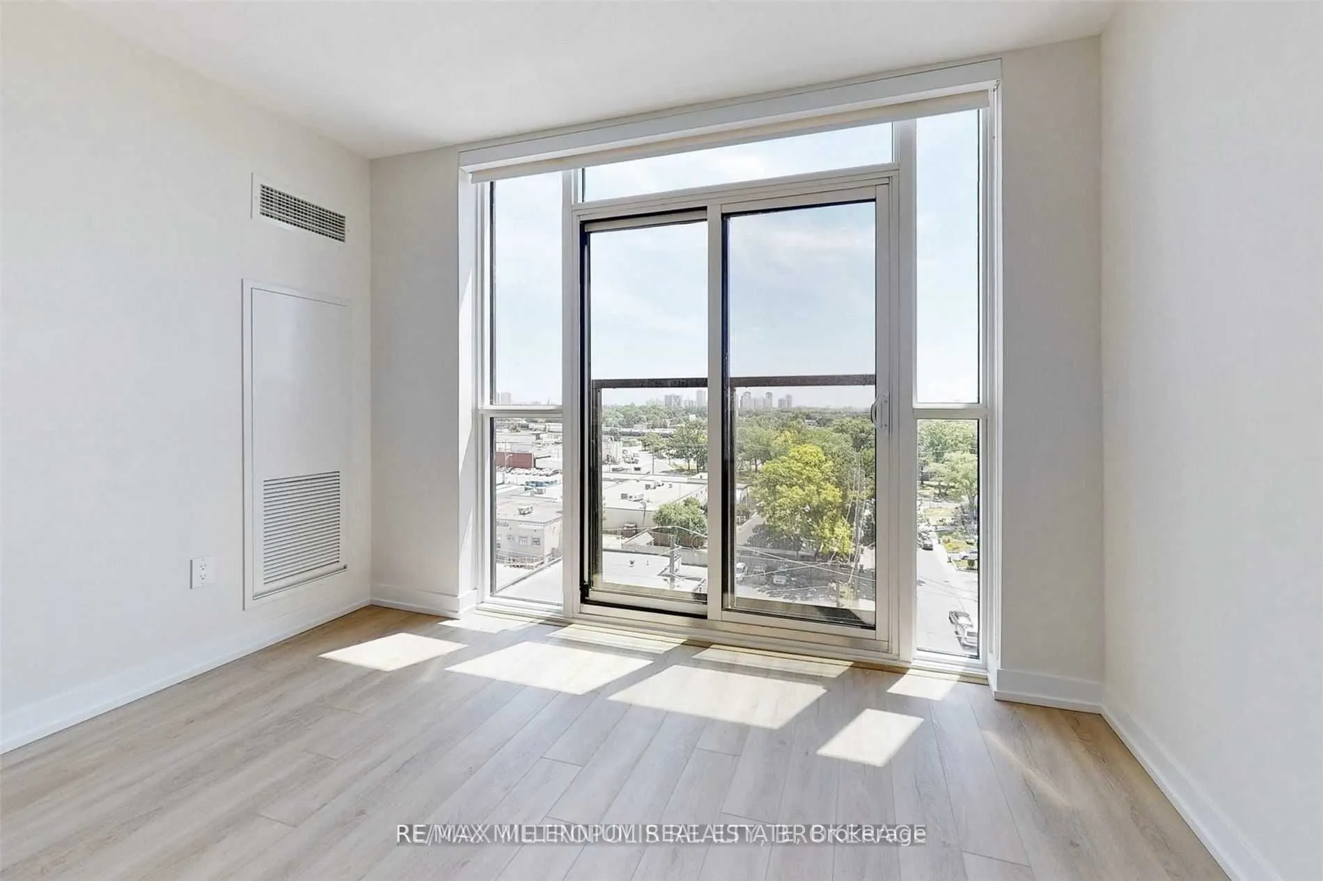 2300 St Clair Avenue W, #807