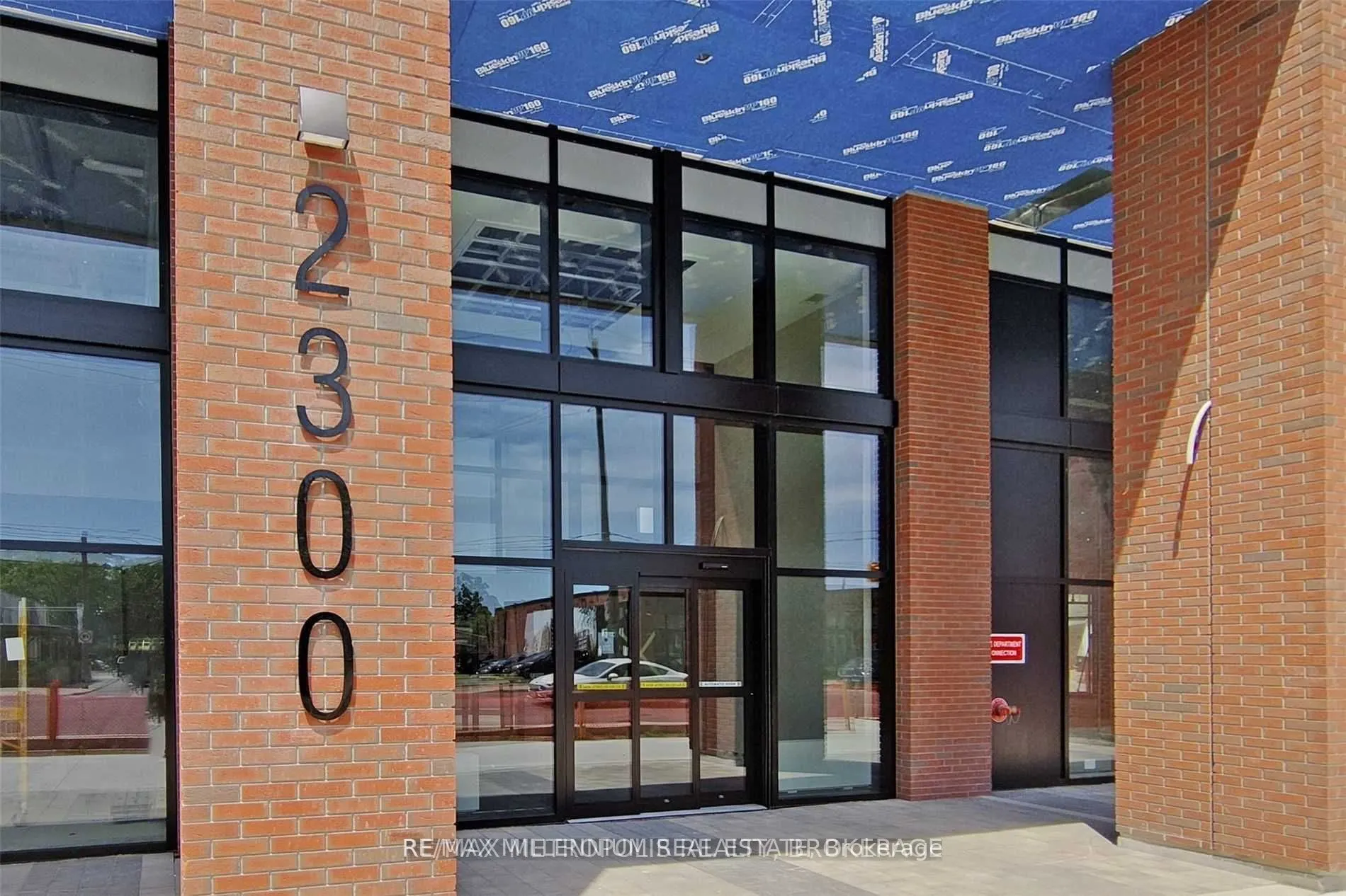 2300 St Clair Avenue W, #807