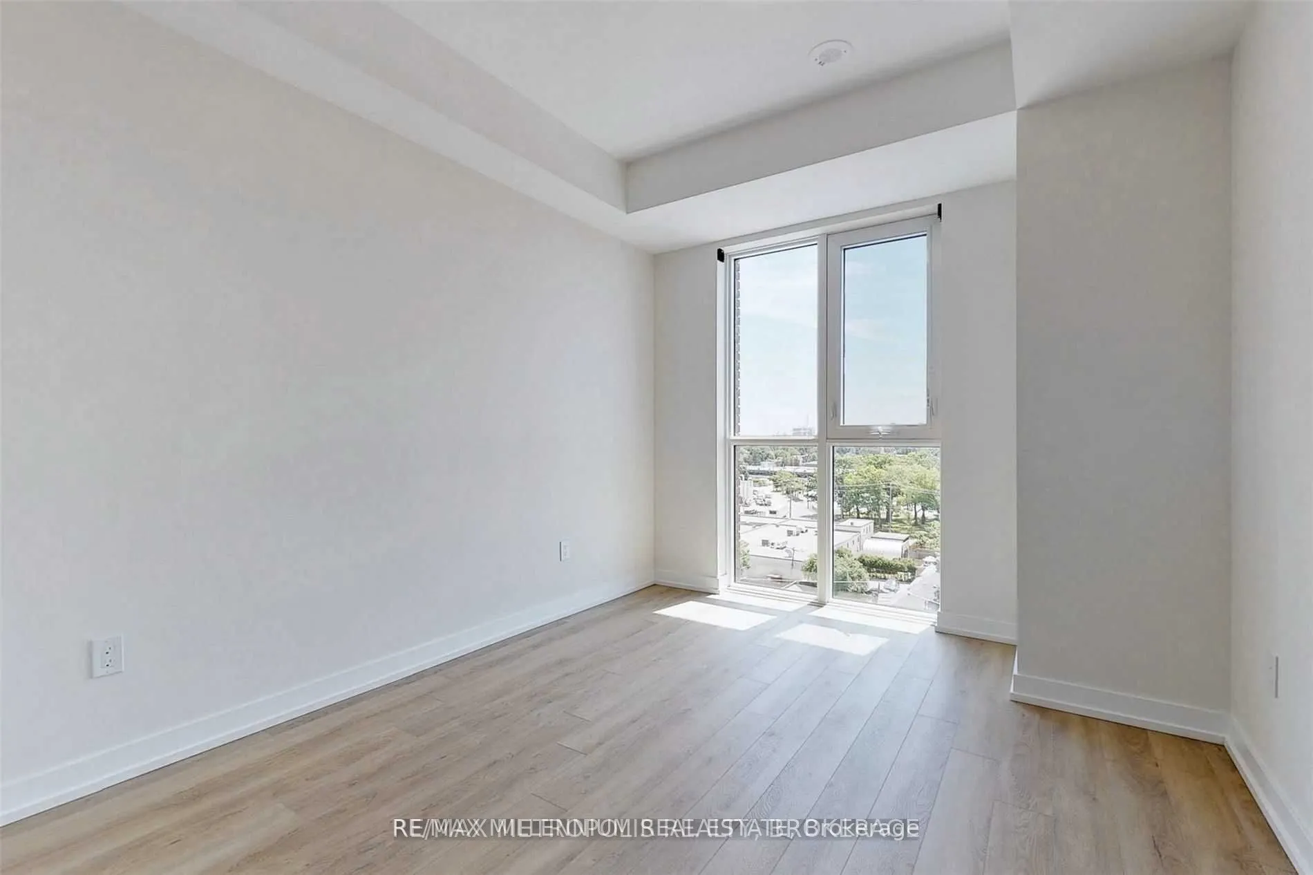 2300 St Clair Avenue W, #807