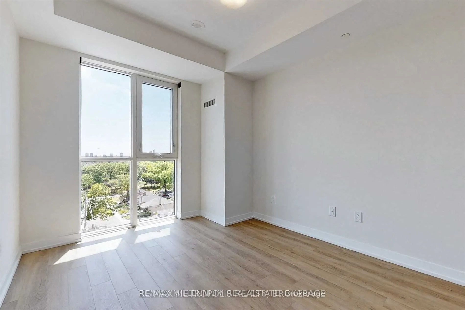 2300 St Clair Avenue W, #807