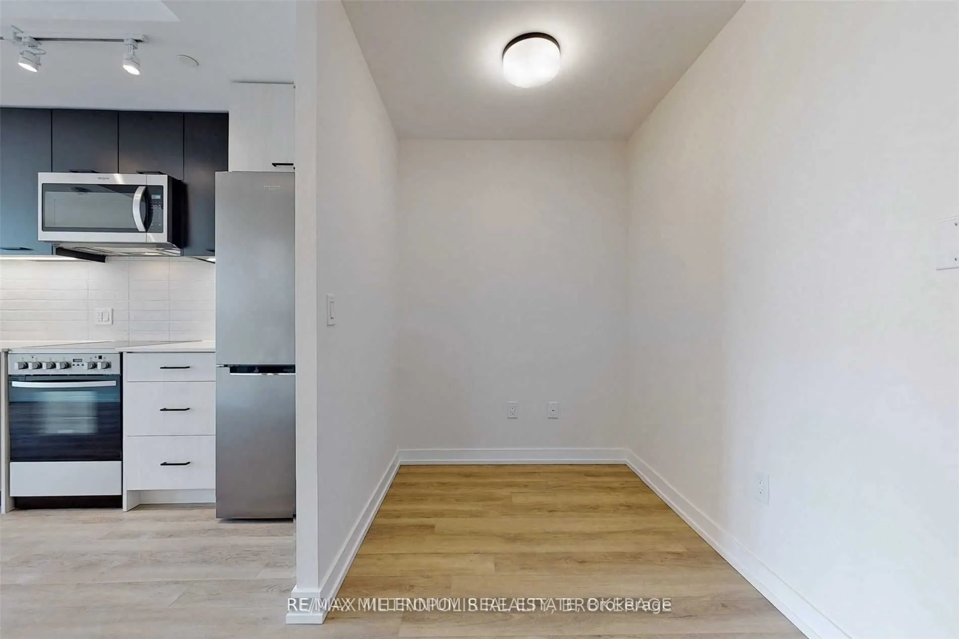 2300 St Clair Avenue W, #807