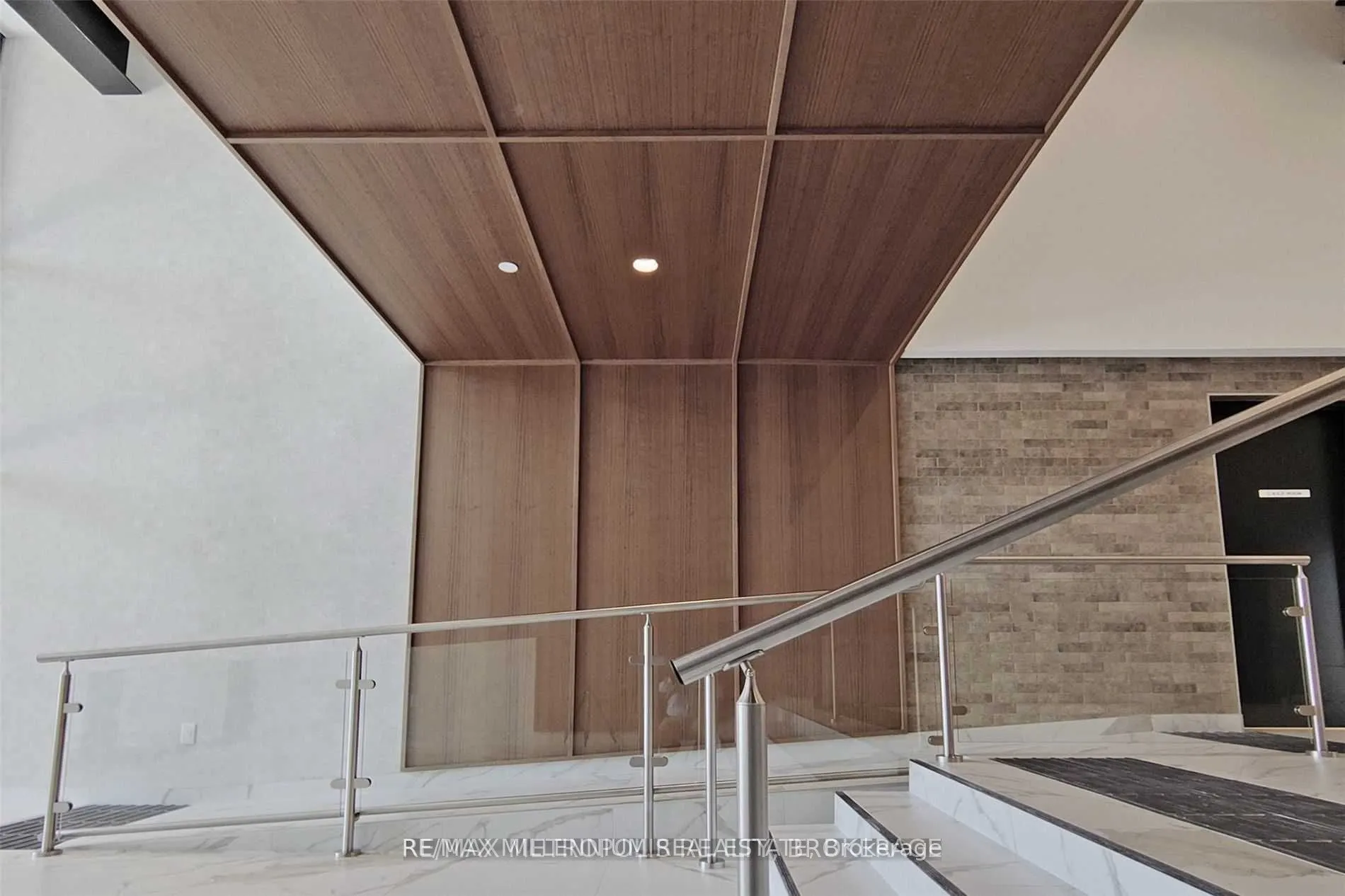 2300 St Clair Avenue W, #807