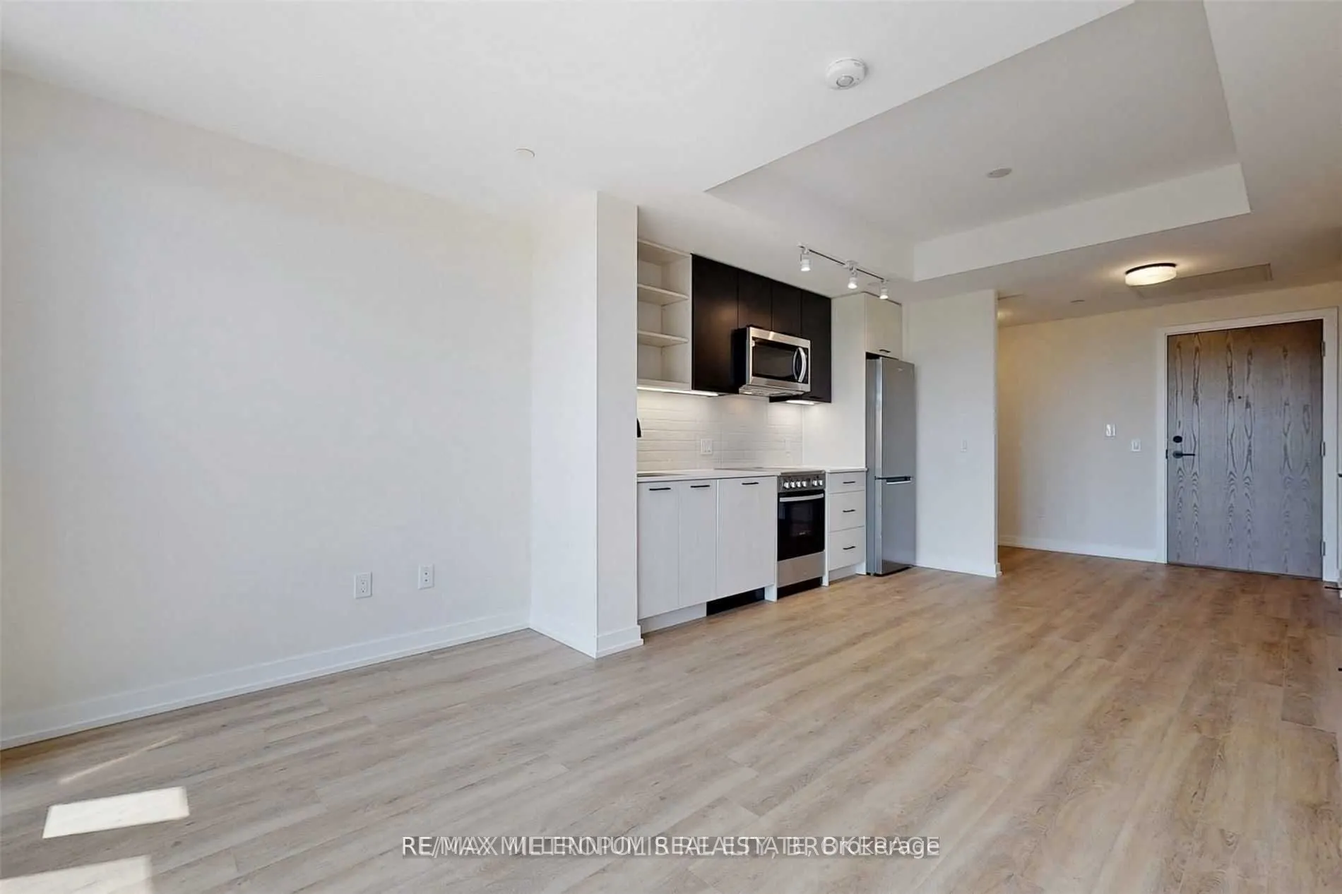 2300 St Clair Avenue W, #807