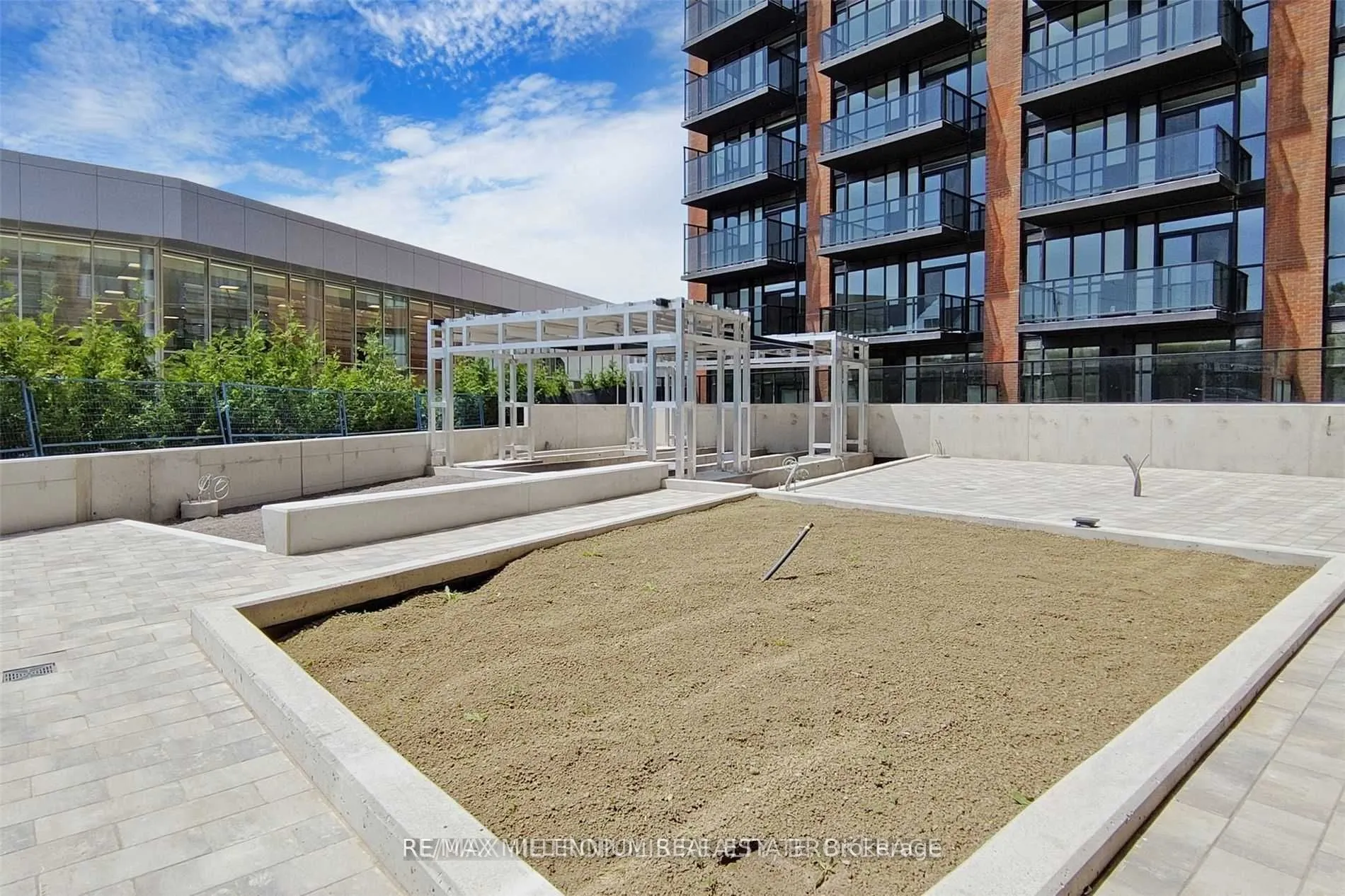2300 St Clair Avenue W, #807