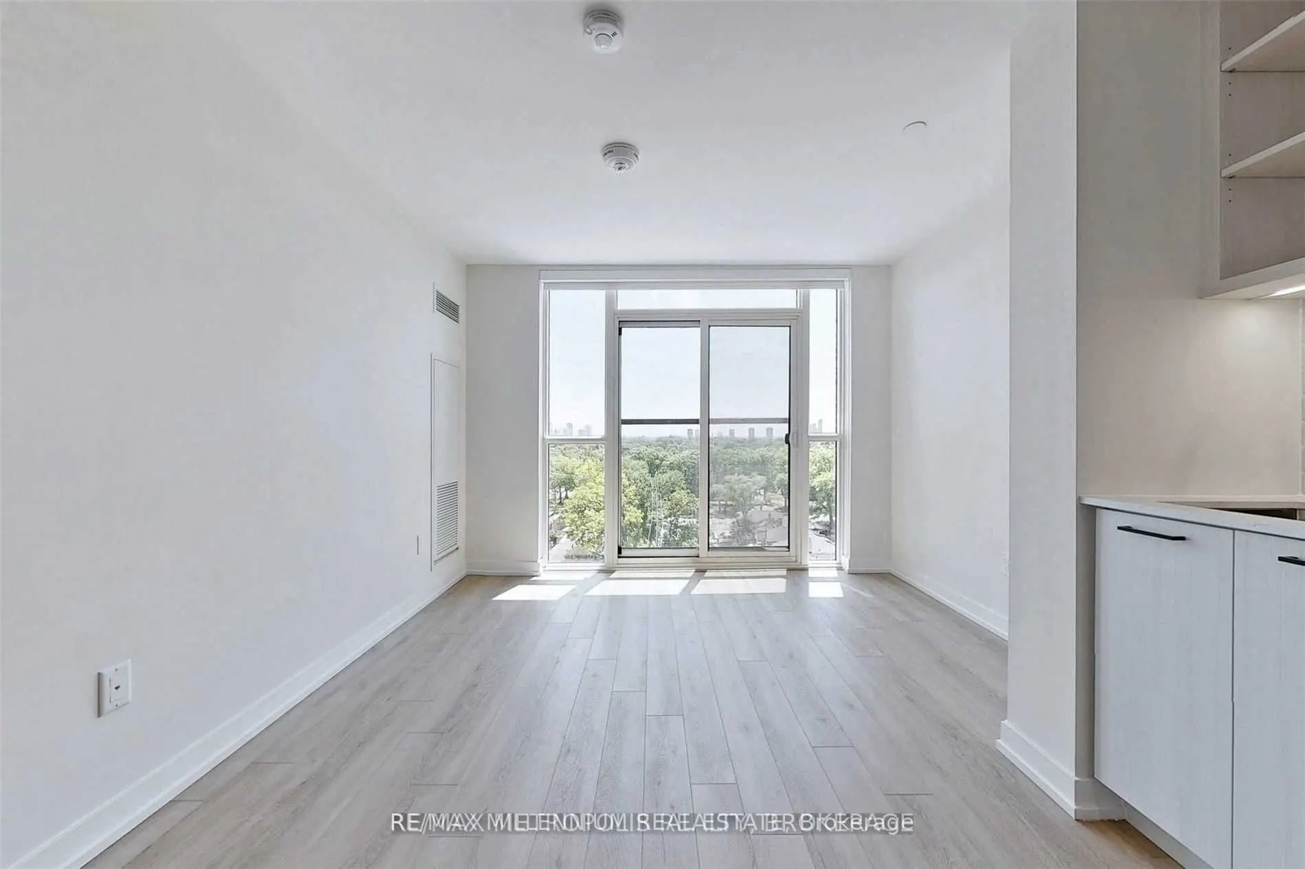 2300 St Clair Avenue W, #807