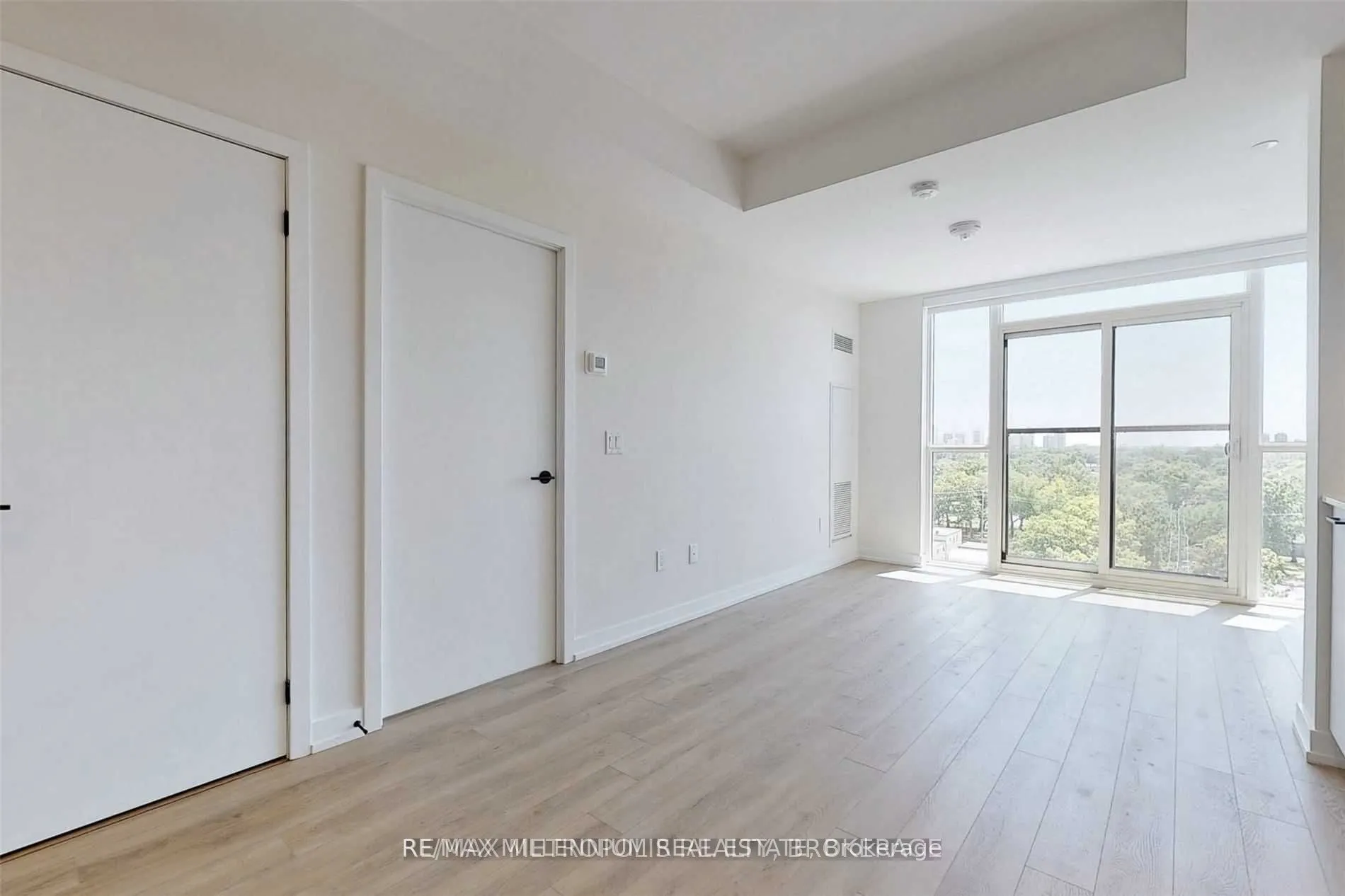 2300 St Clair Avenue W, #807