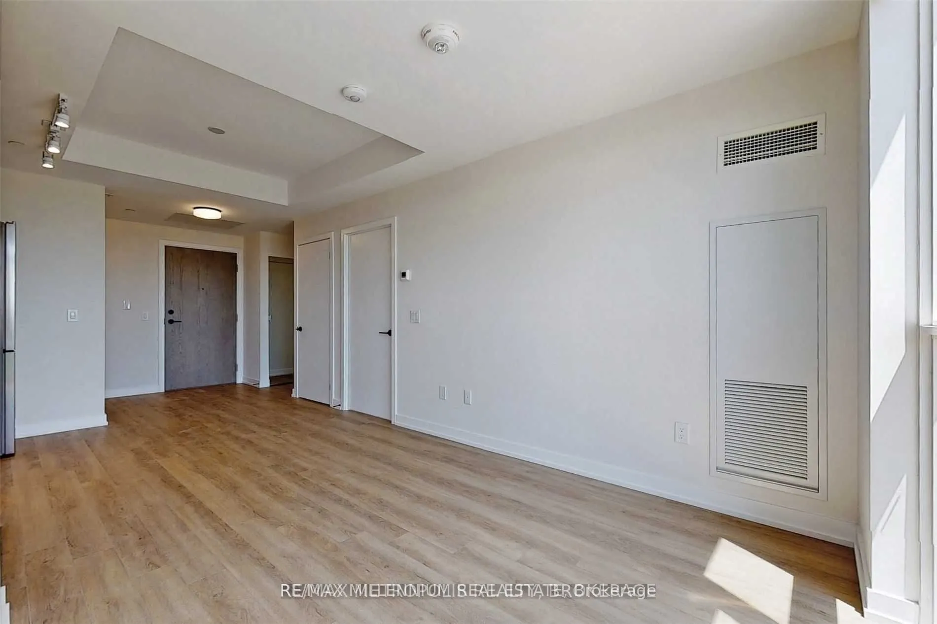 2300 St Clair Avenue W, #807