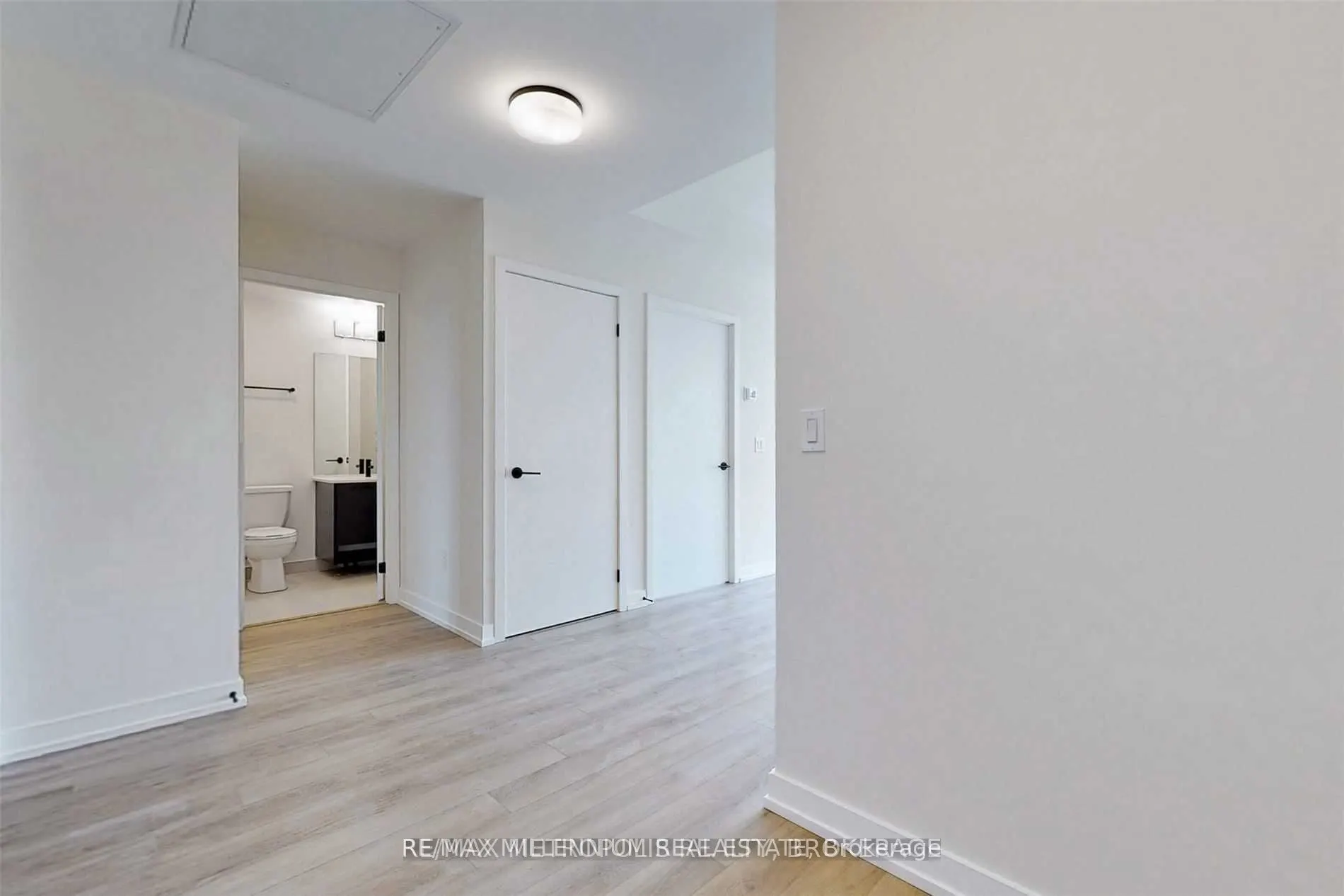 2300 St Clair Avenue W, #807