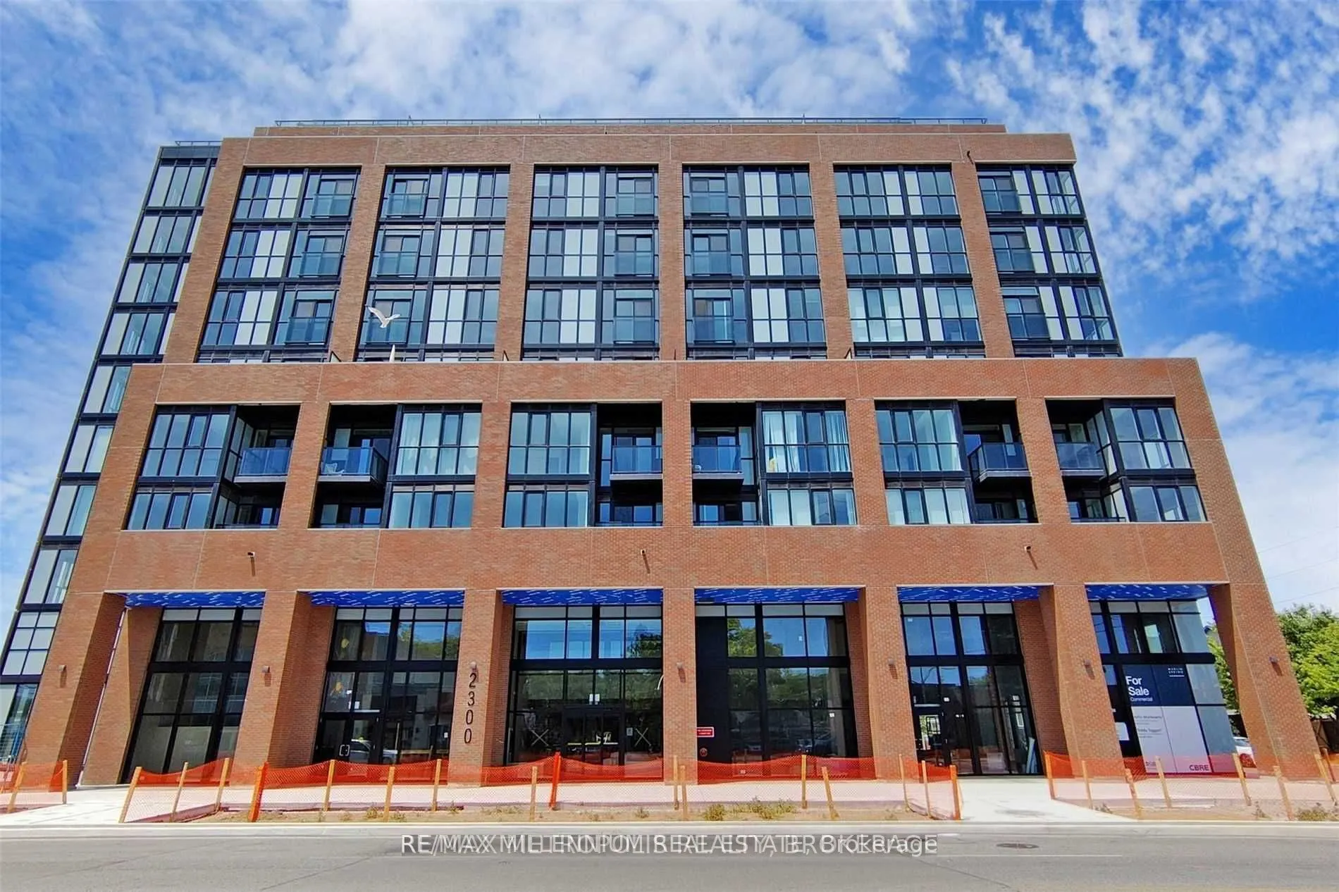 2300 St Clair Avenue W, #807