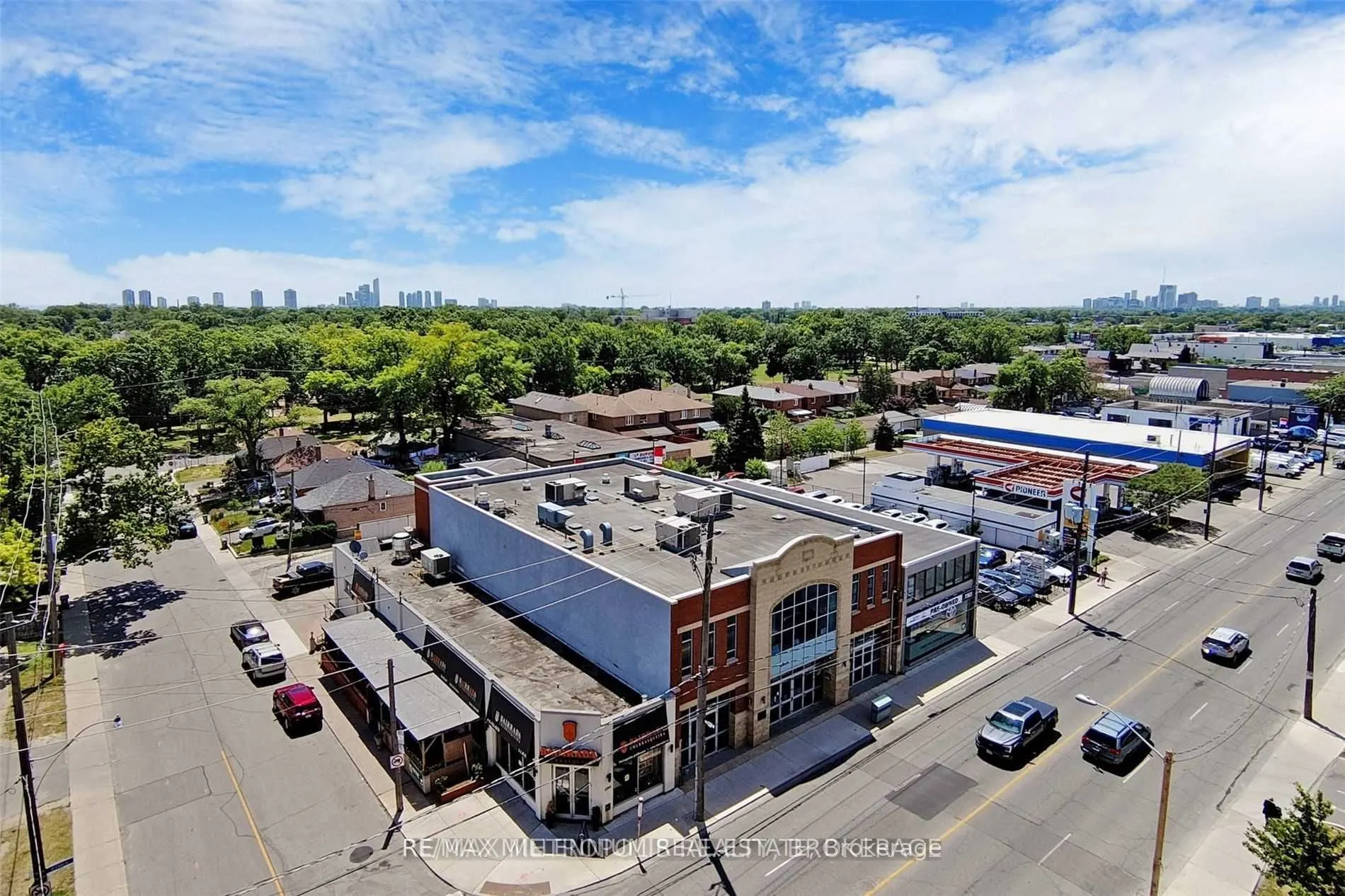 2300 St Clair Avenue W, #807
