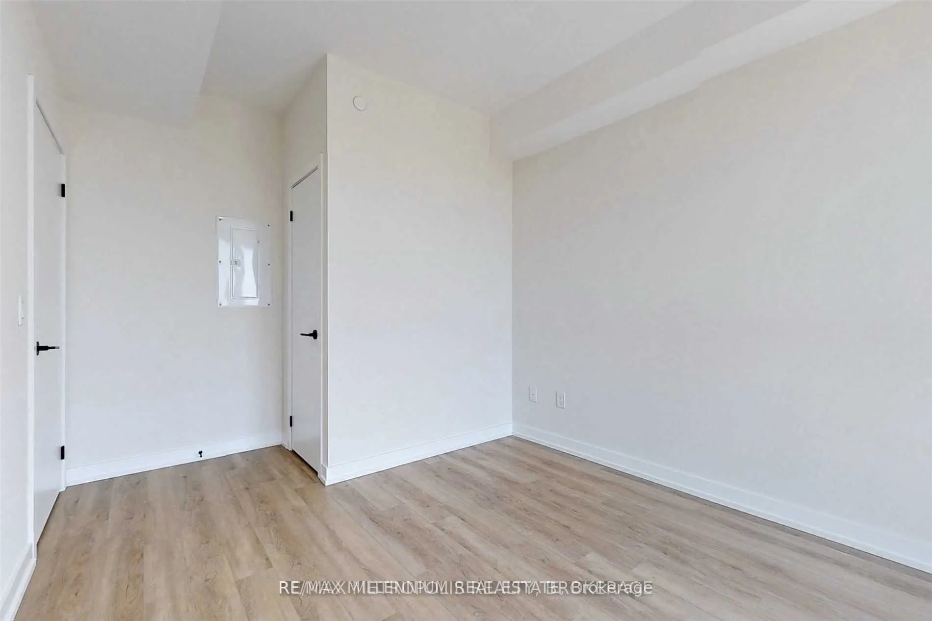 2300 St Clair Avenue W, #807