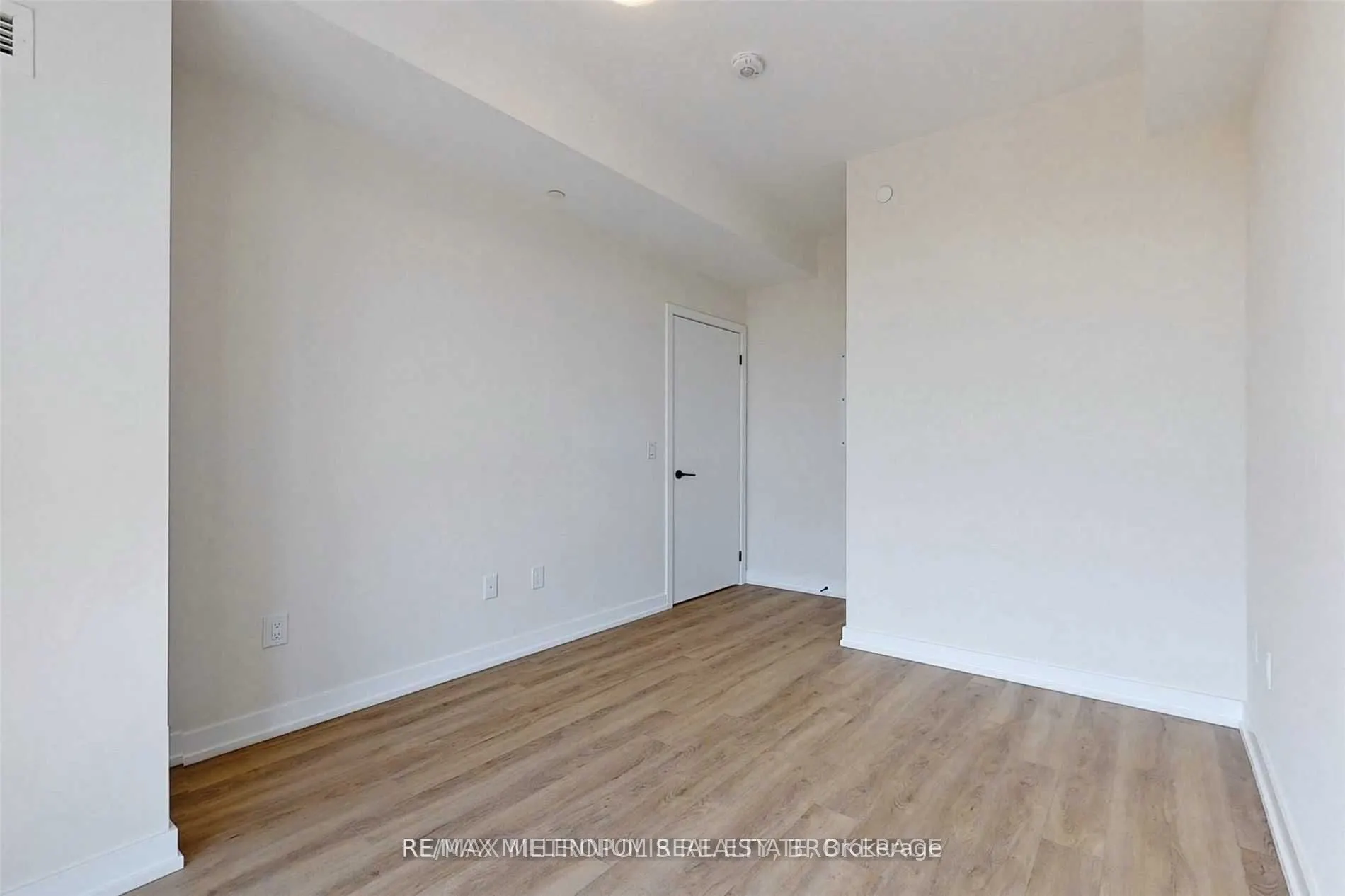 2300 St Clair Avenue W, #807