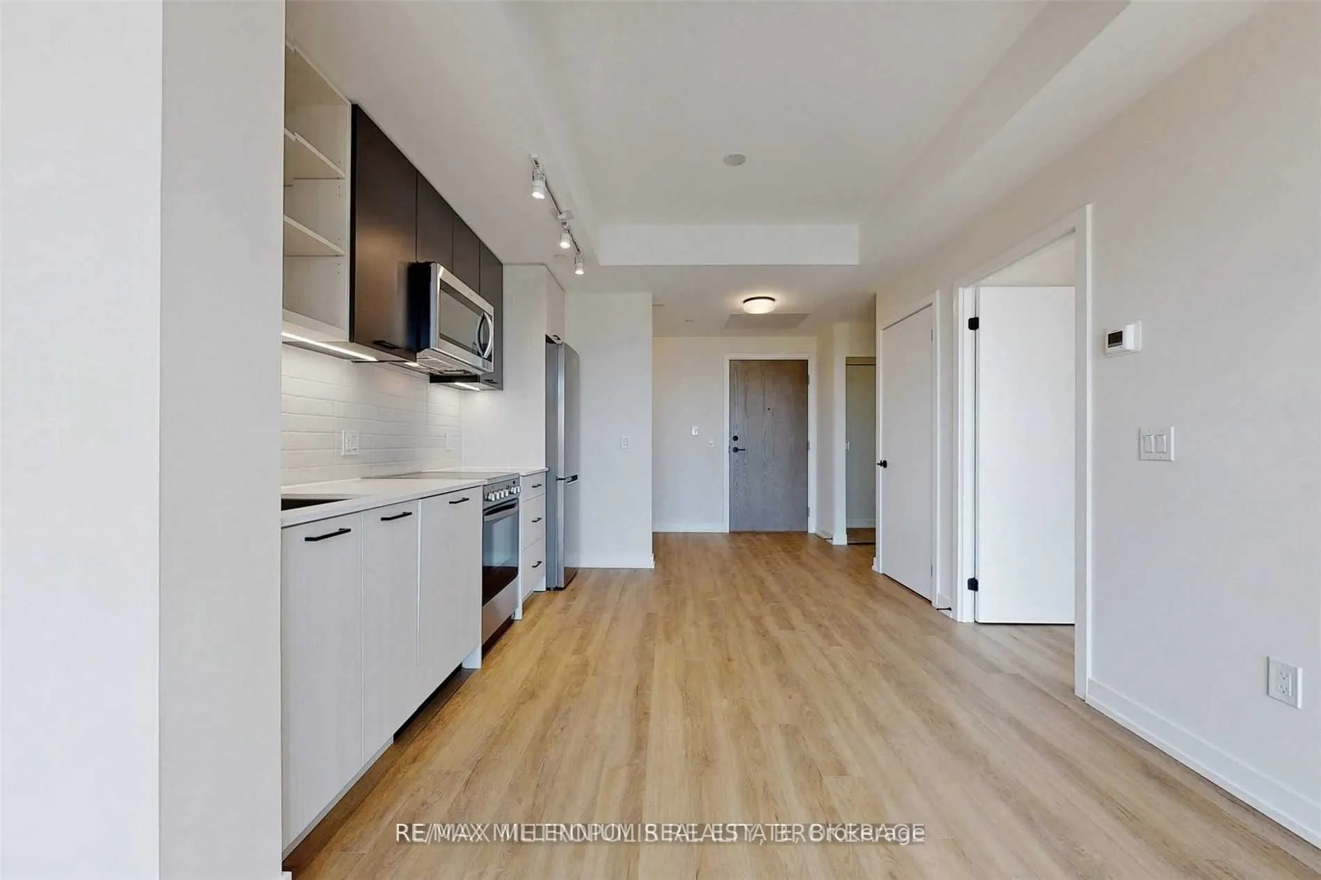 2300 St Clair Avenue W, #807