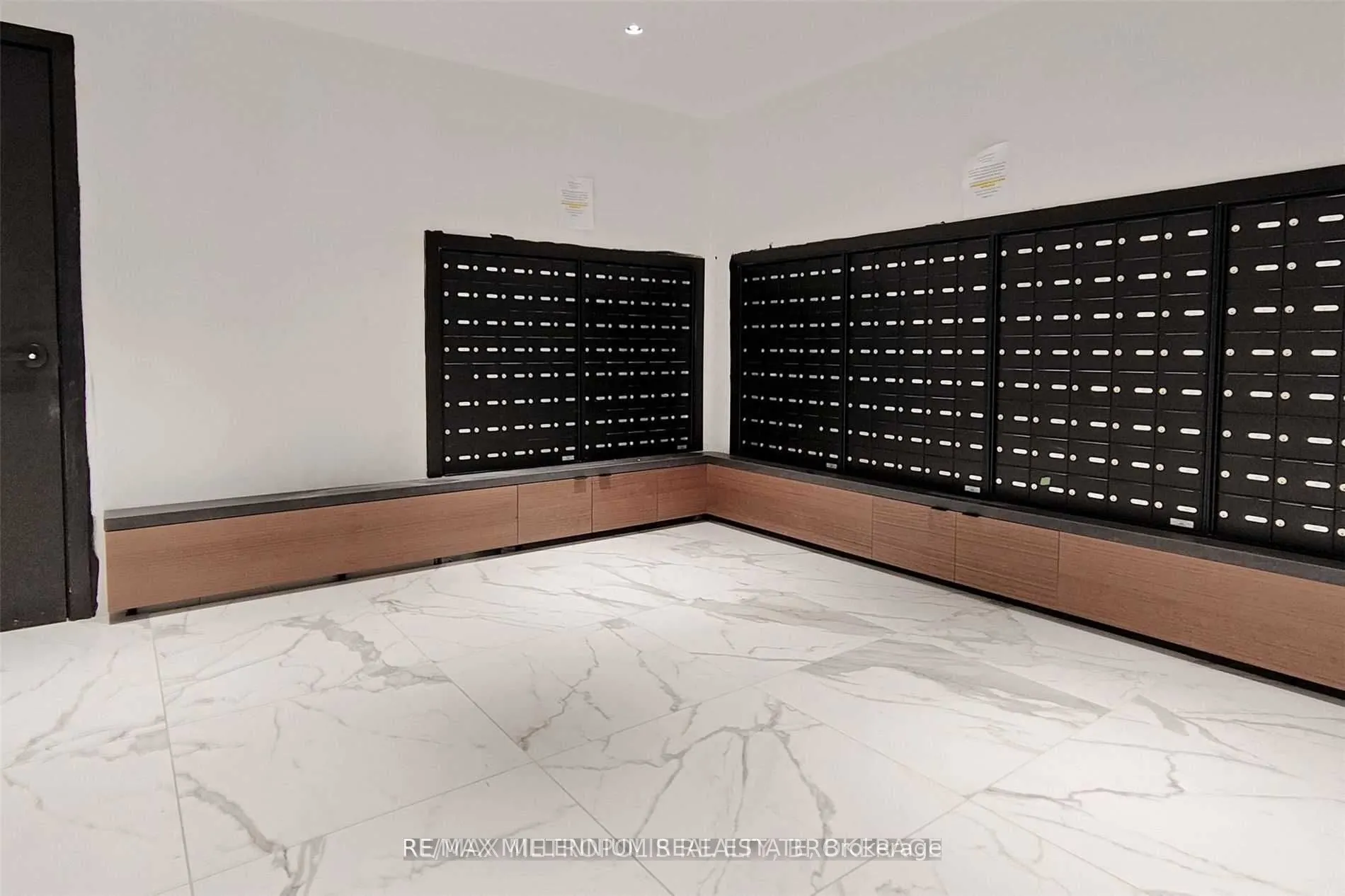 2300 St Clair Avenue W, #807
