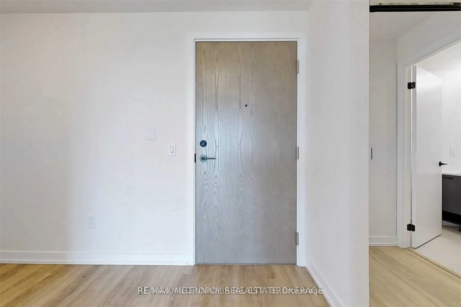 2300 St Clair Avenue W, #807