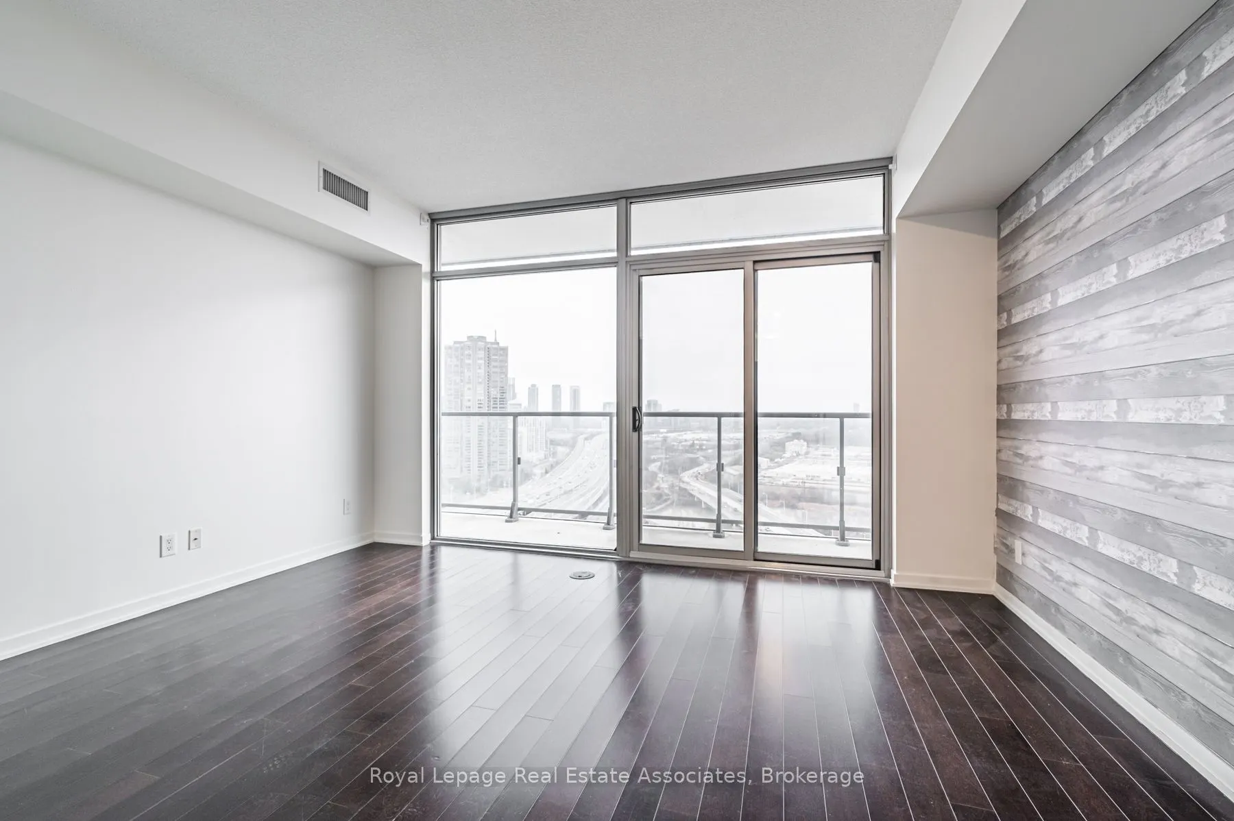 105 The Queensway, #2206