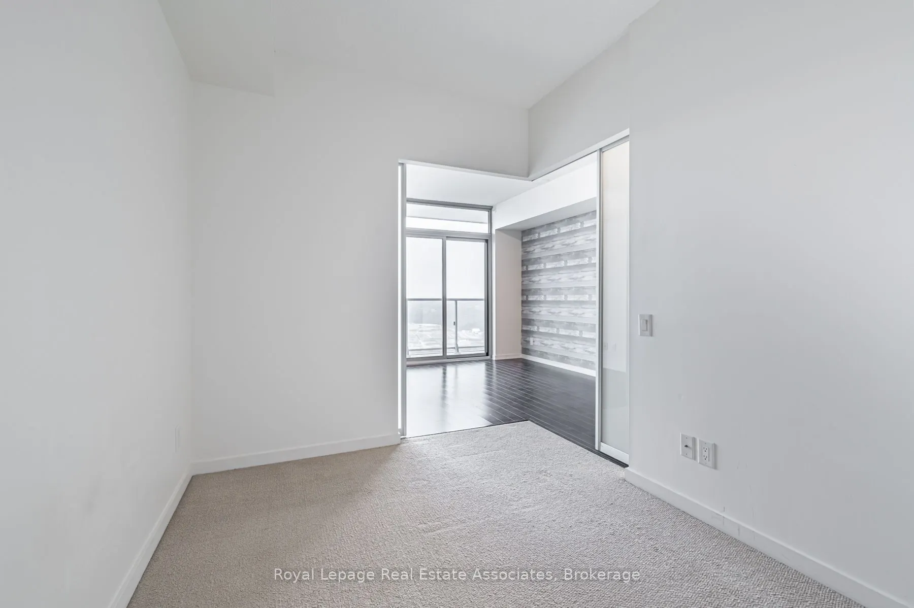 105 The Queensway, #2206