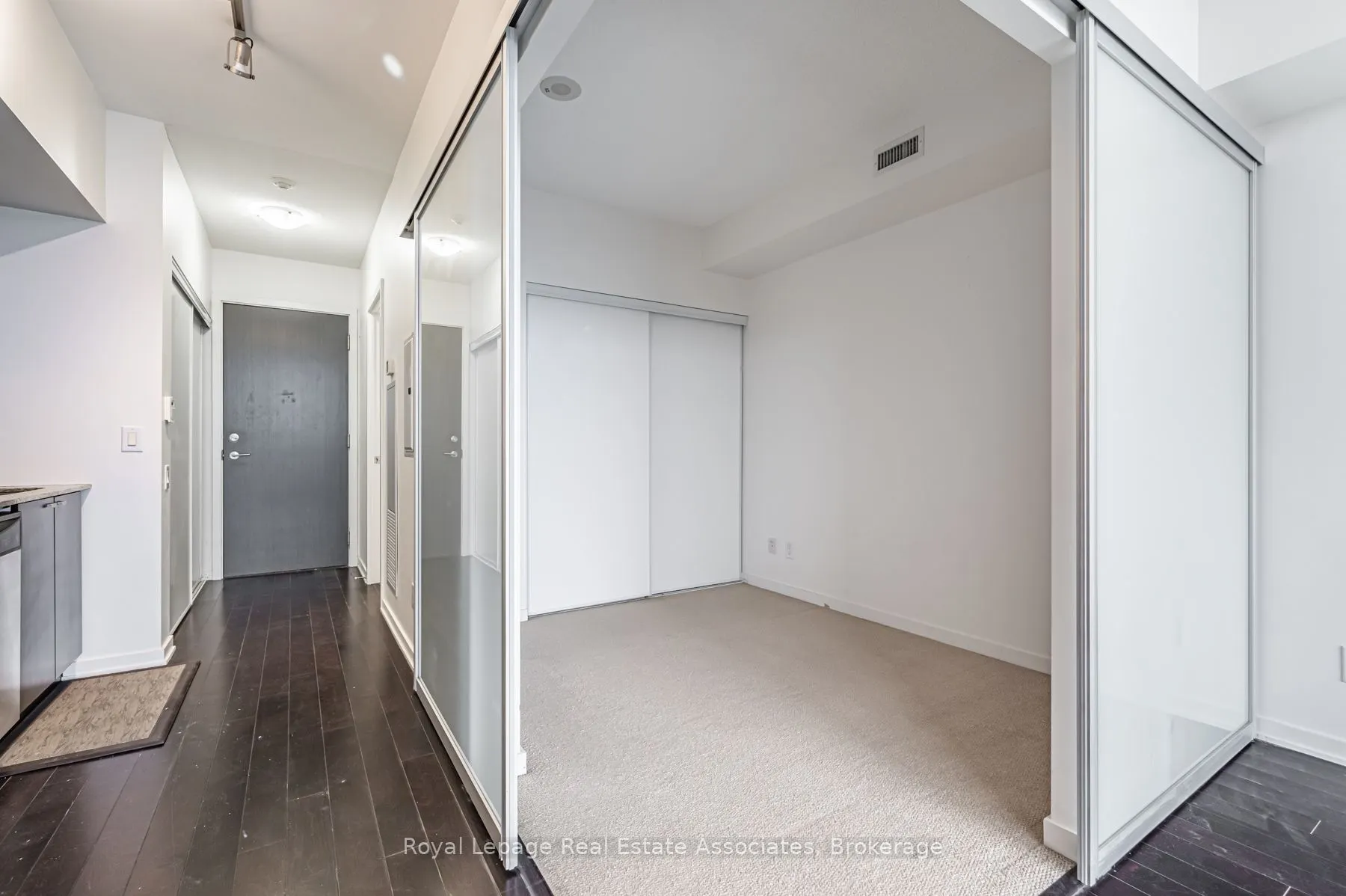 105 The Queensway, #2206