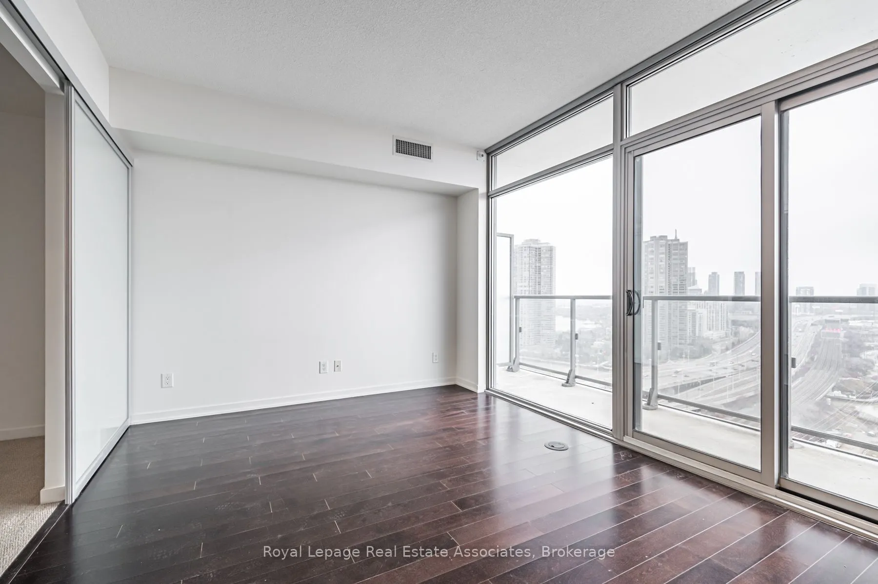 105 The Queensway, #2206