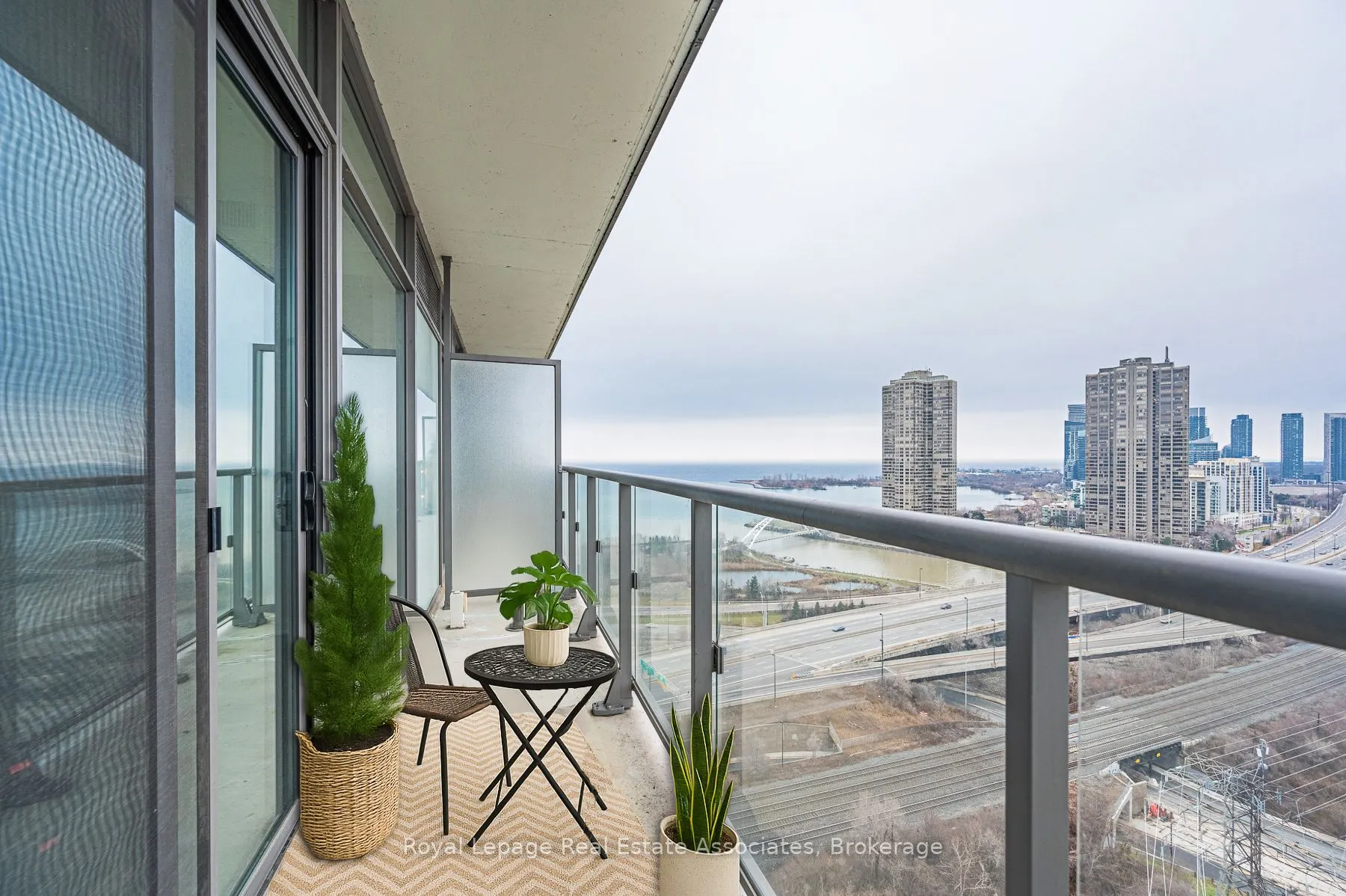 105 The Queensway, #2206