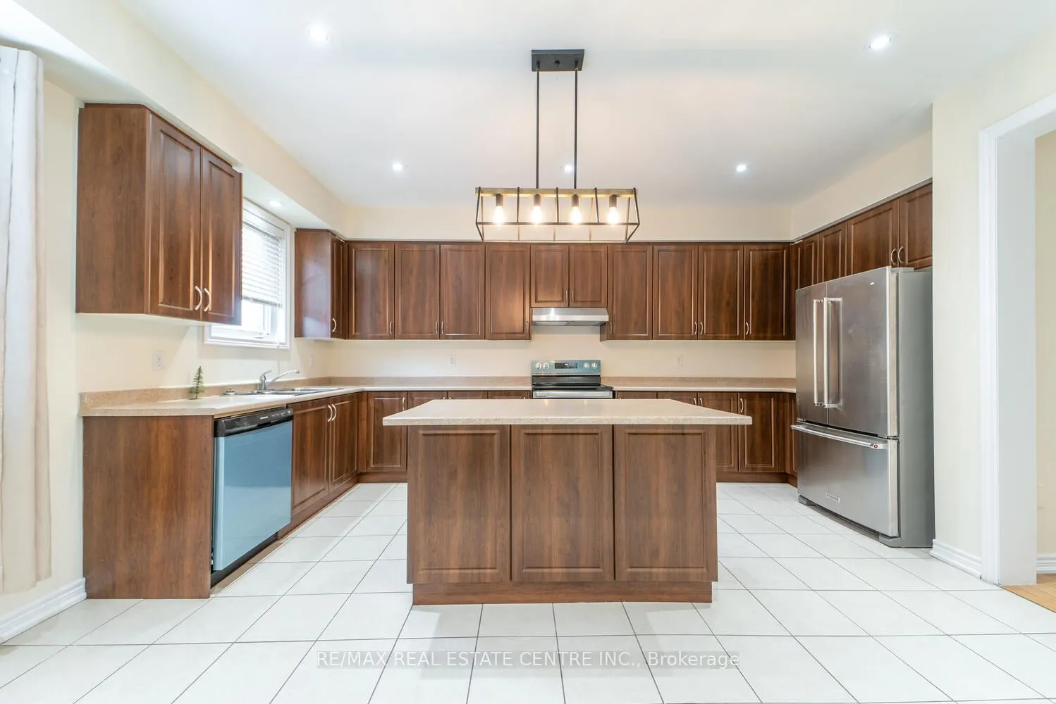 1449 Granrock Crescent