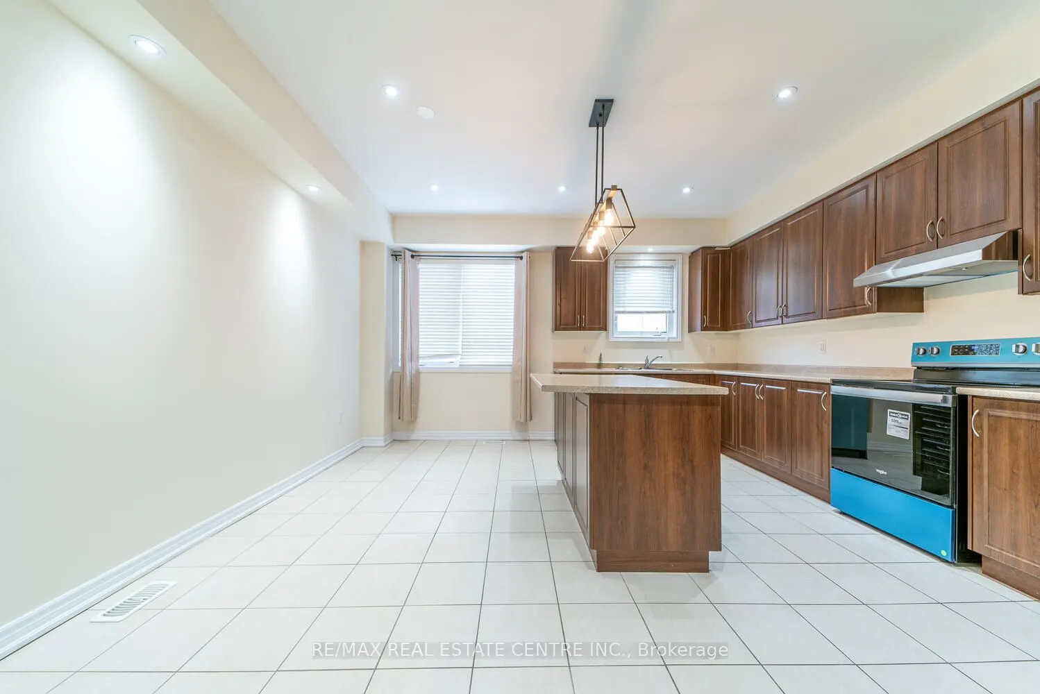 1449 Granrock Crescent