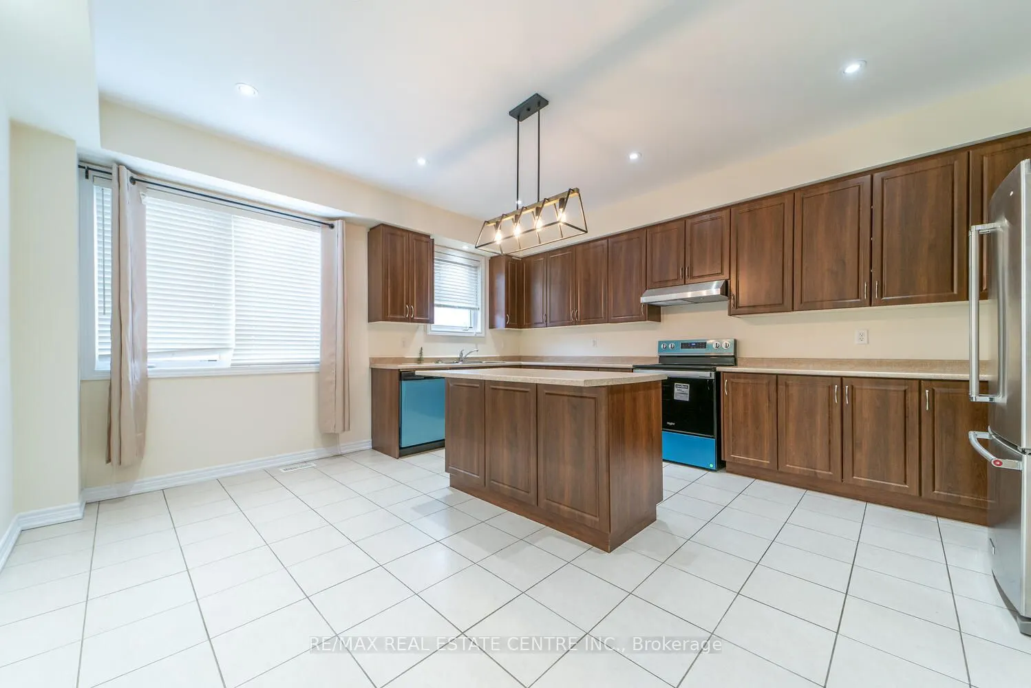 1449 Granrock Crescent
