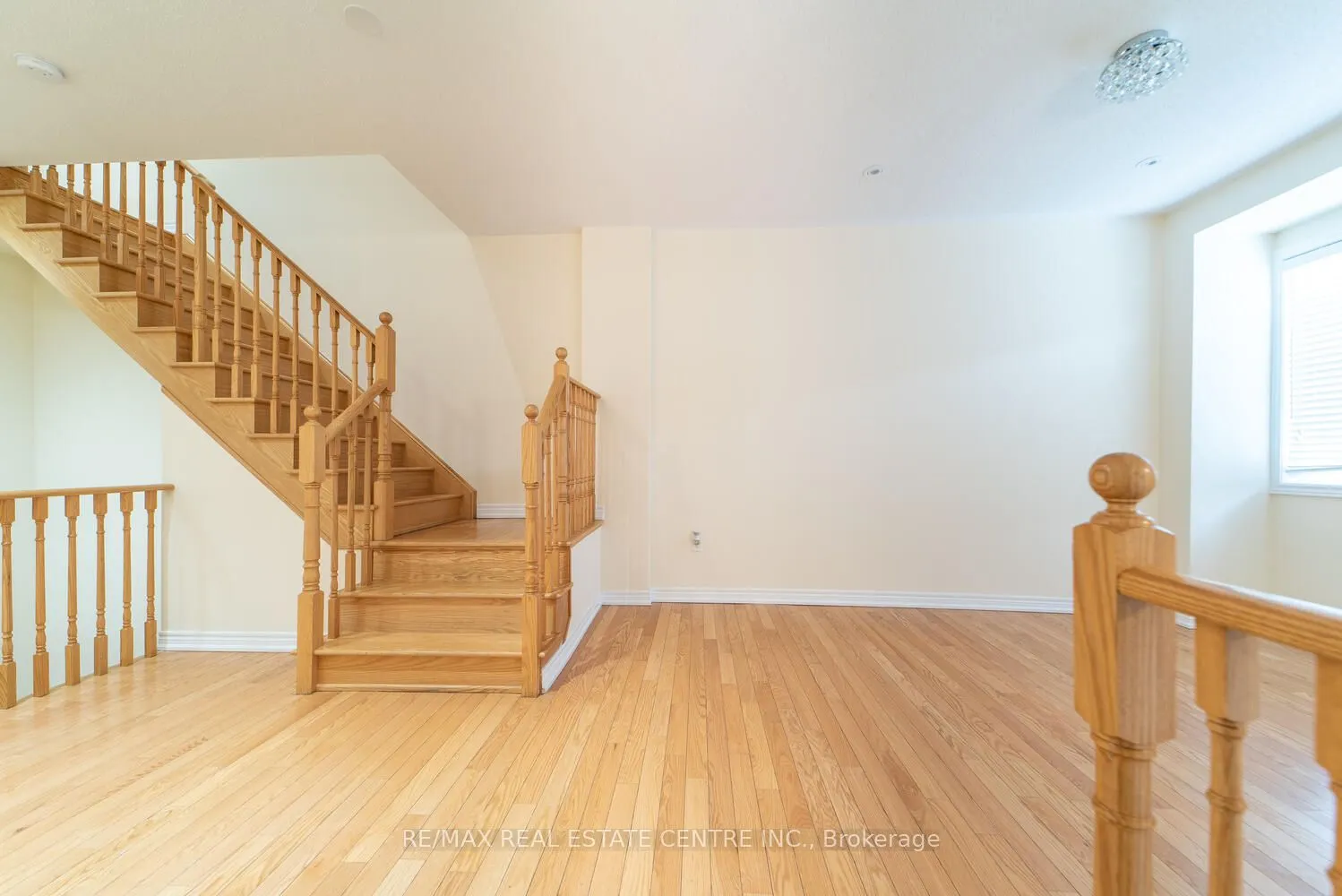1449 Granrock Crescent