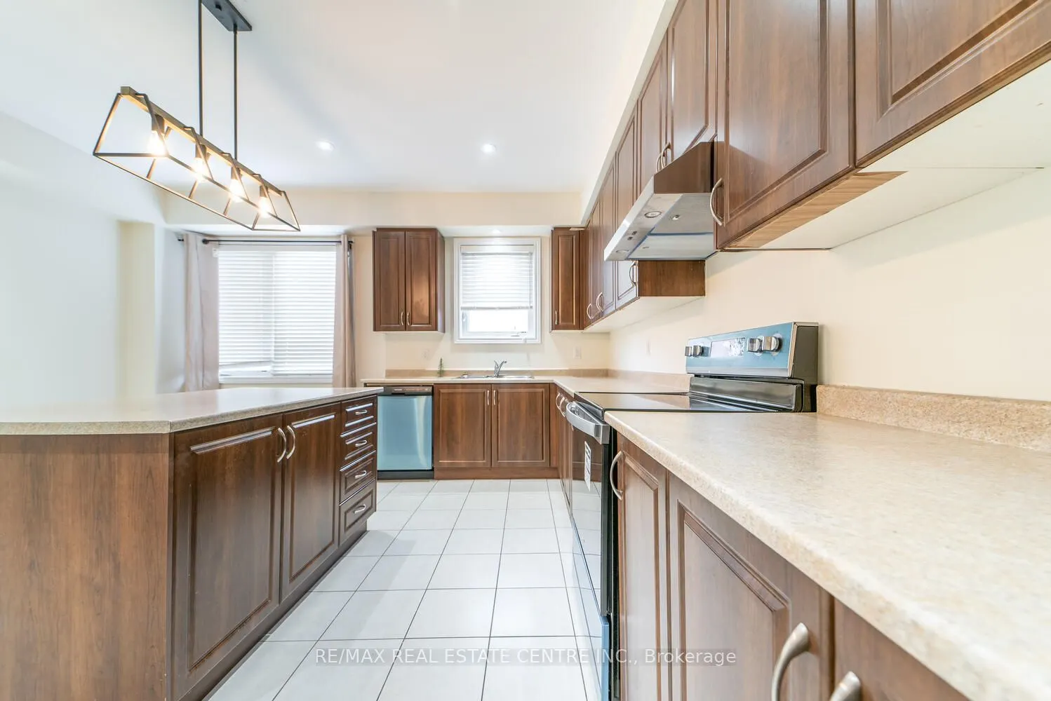 1449 Granrock Crescent
