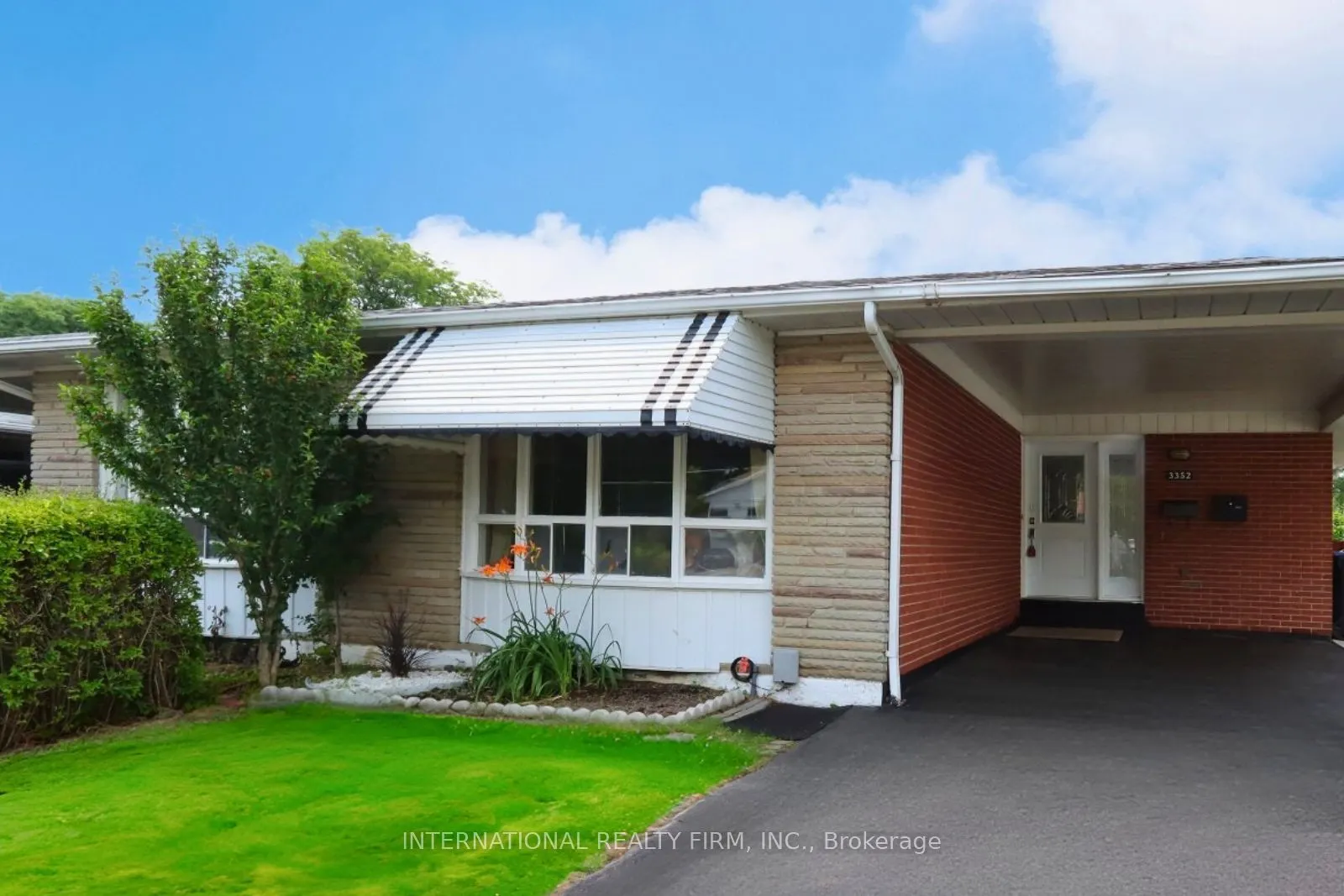 3352 Queen Frederica Drive