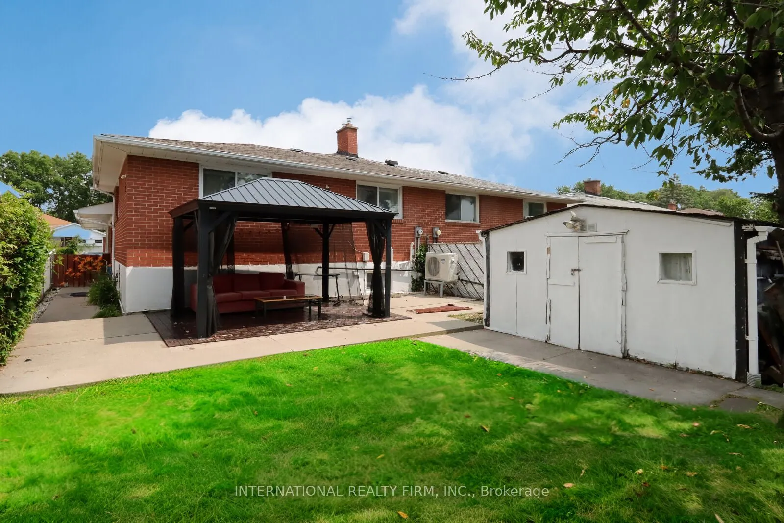 3352 Queen Frederica Drive