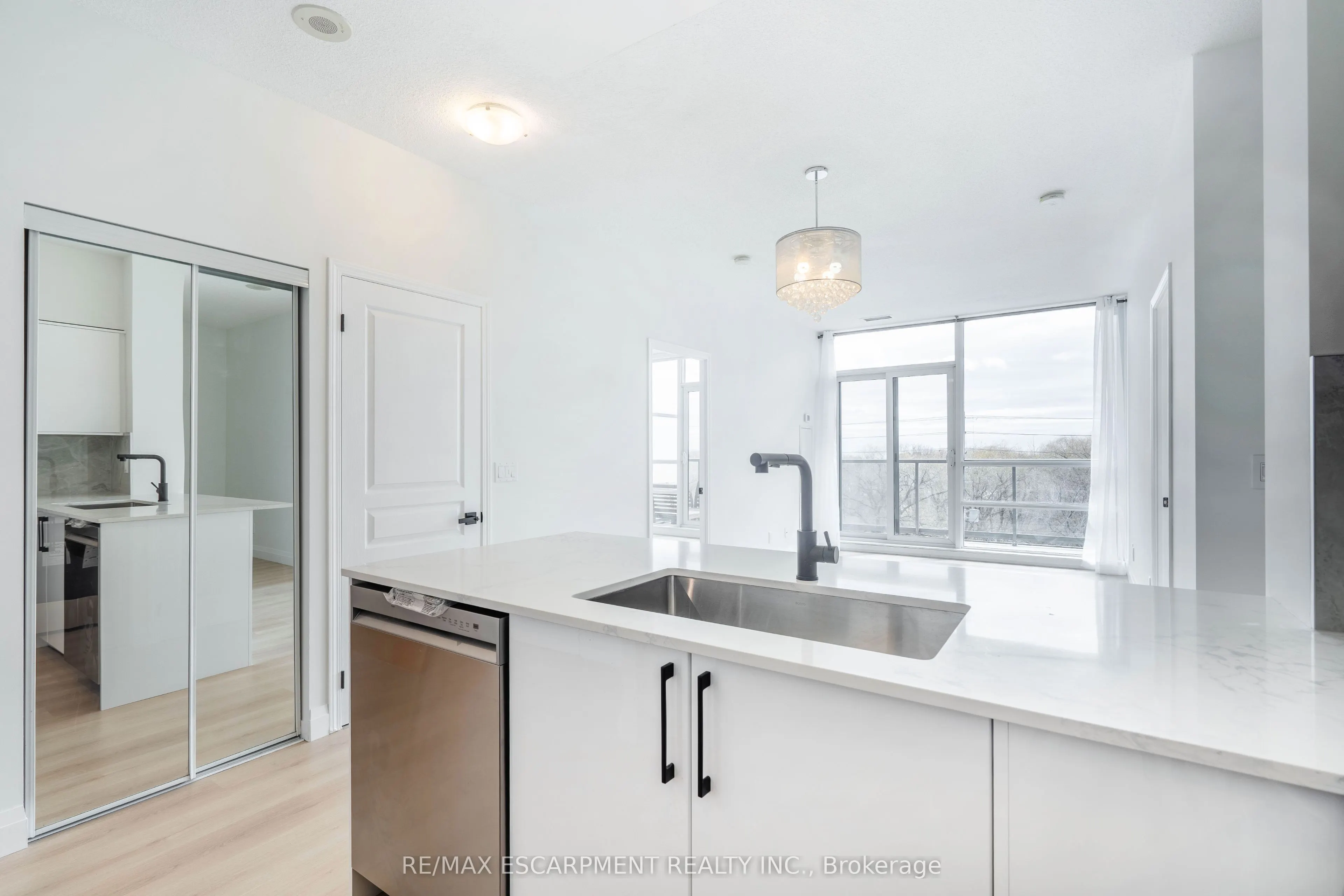 2230 Lake shore Boulevard W, #303