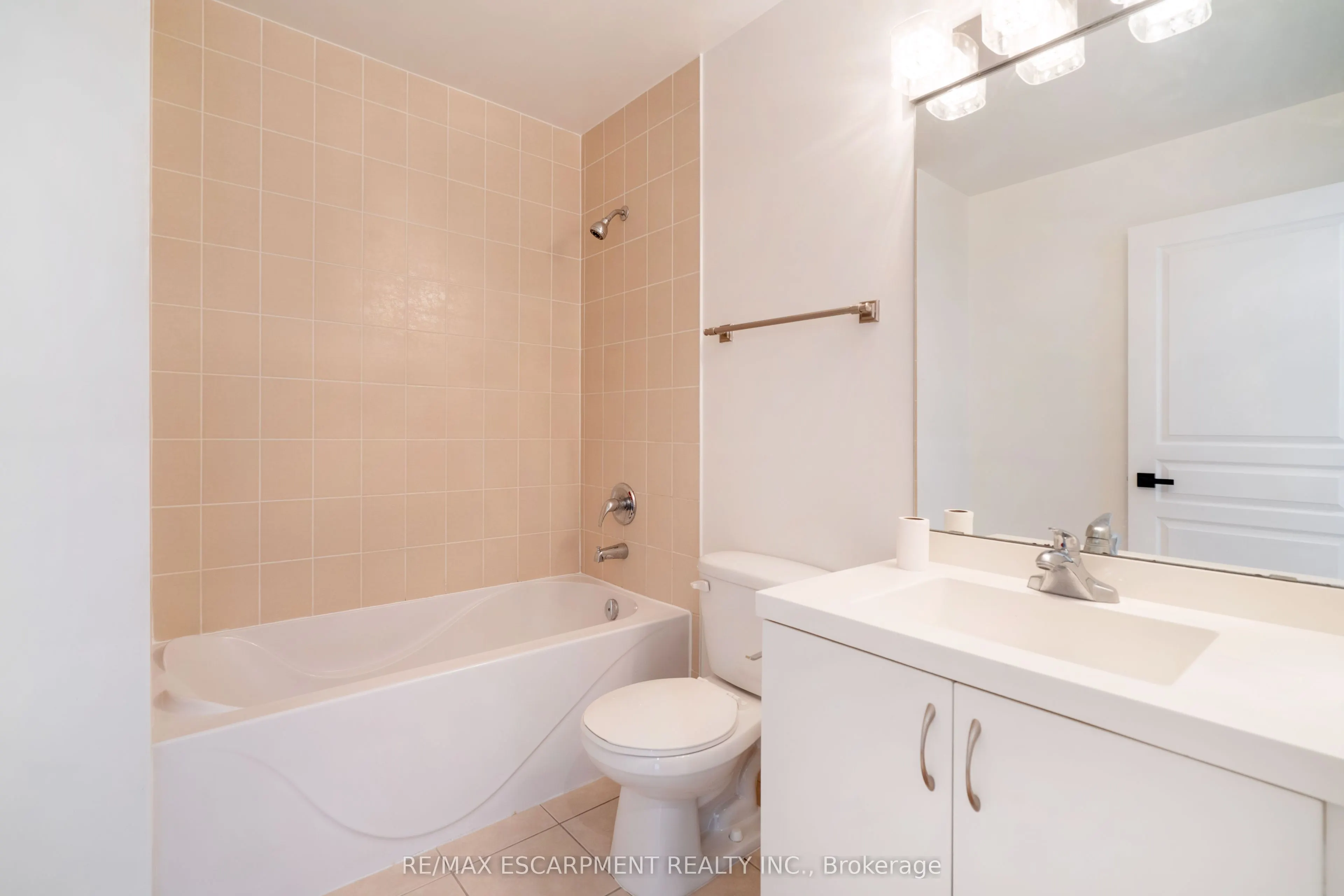 2230 Lake shore Boulevard W, #303