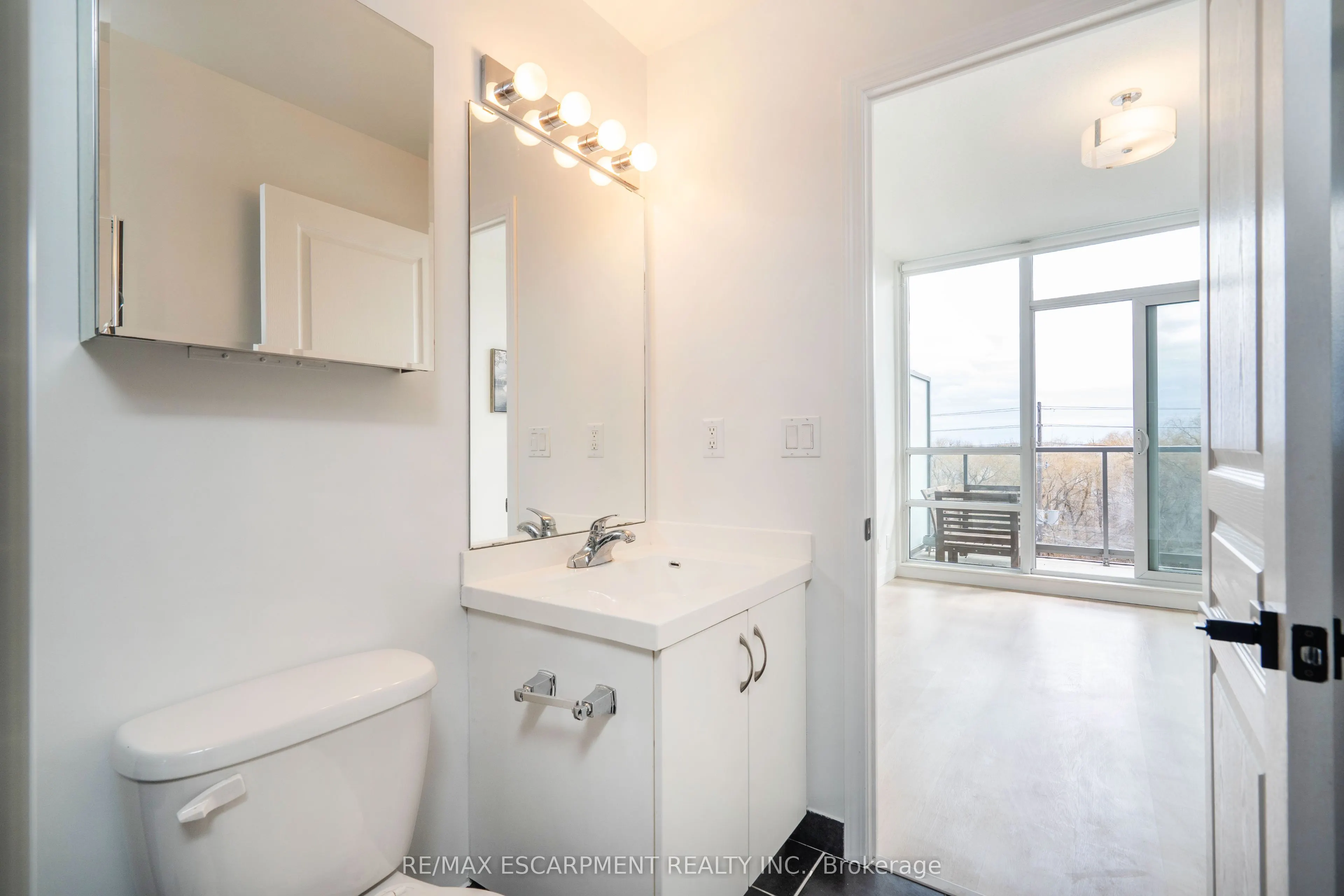 2230 Lake shore Boulevard W, #303