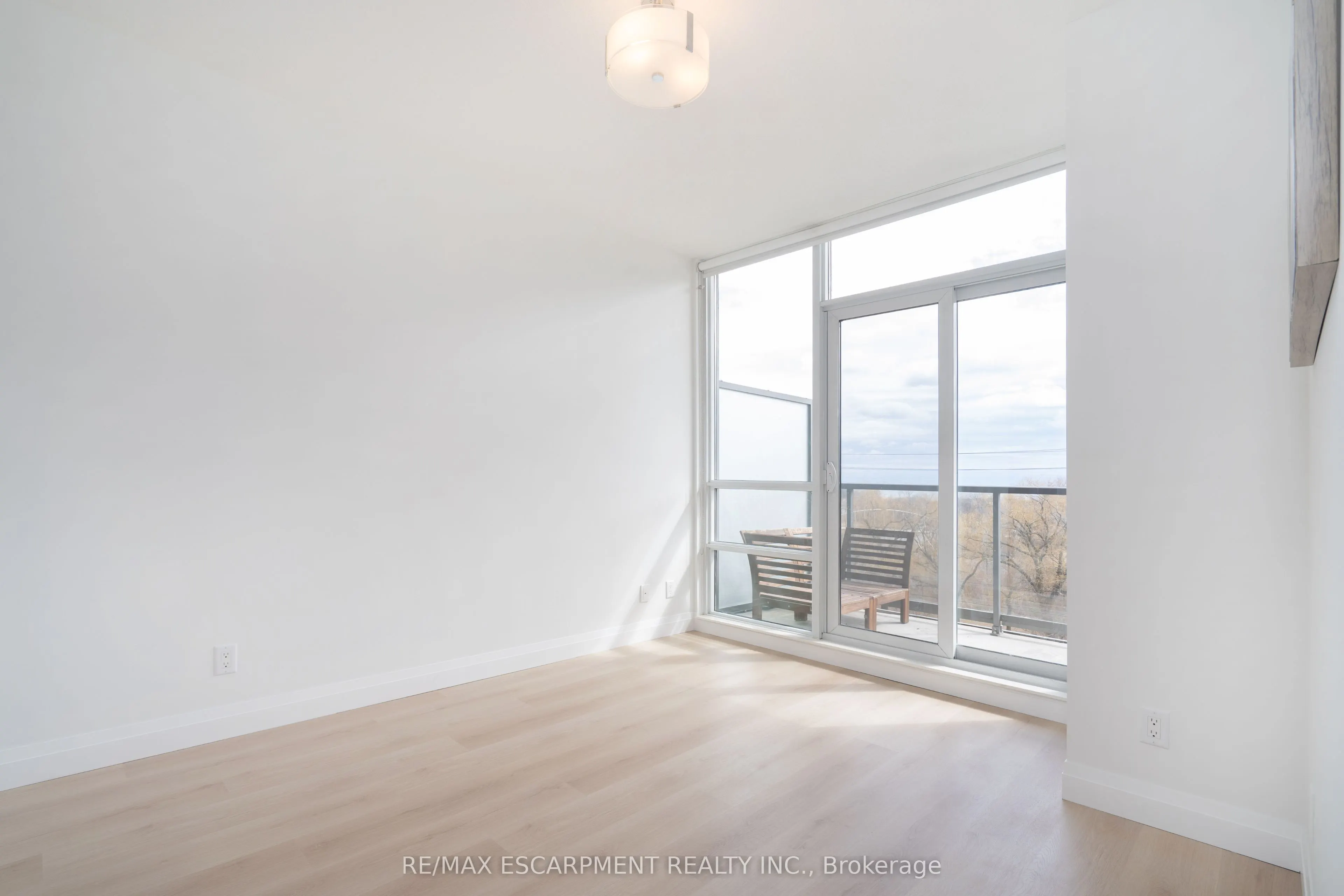 2230 Lake shore Boulevard W, #303