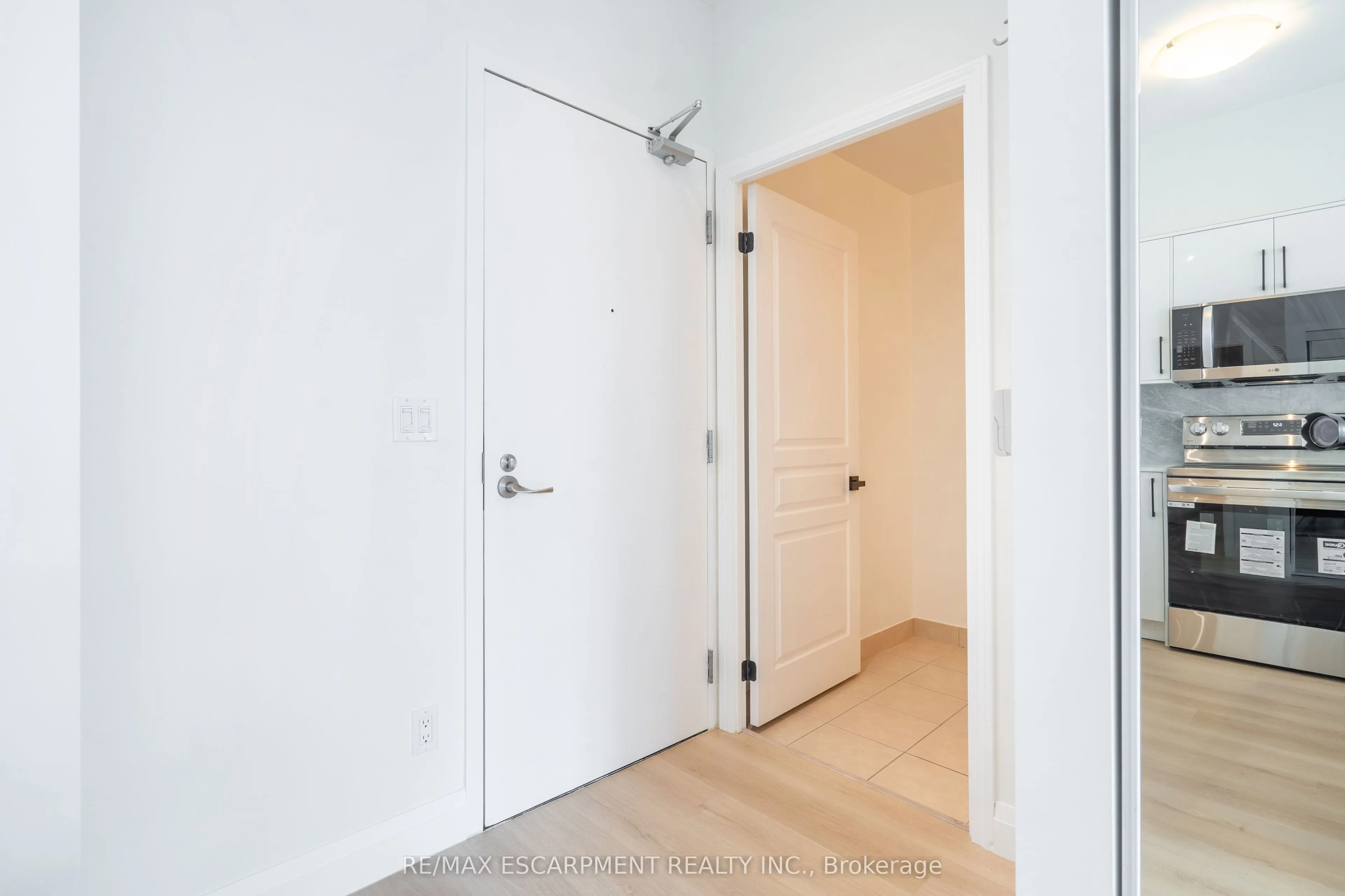 2230 Lake shore Boulevard W, #303